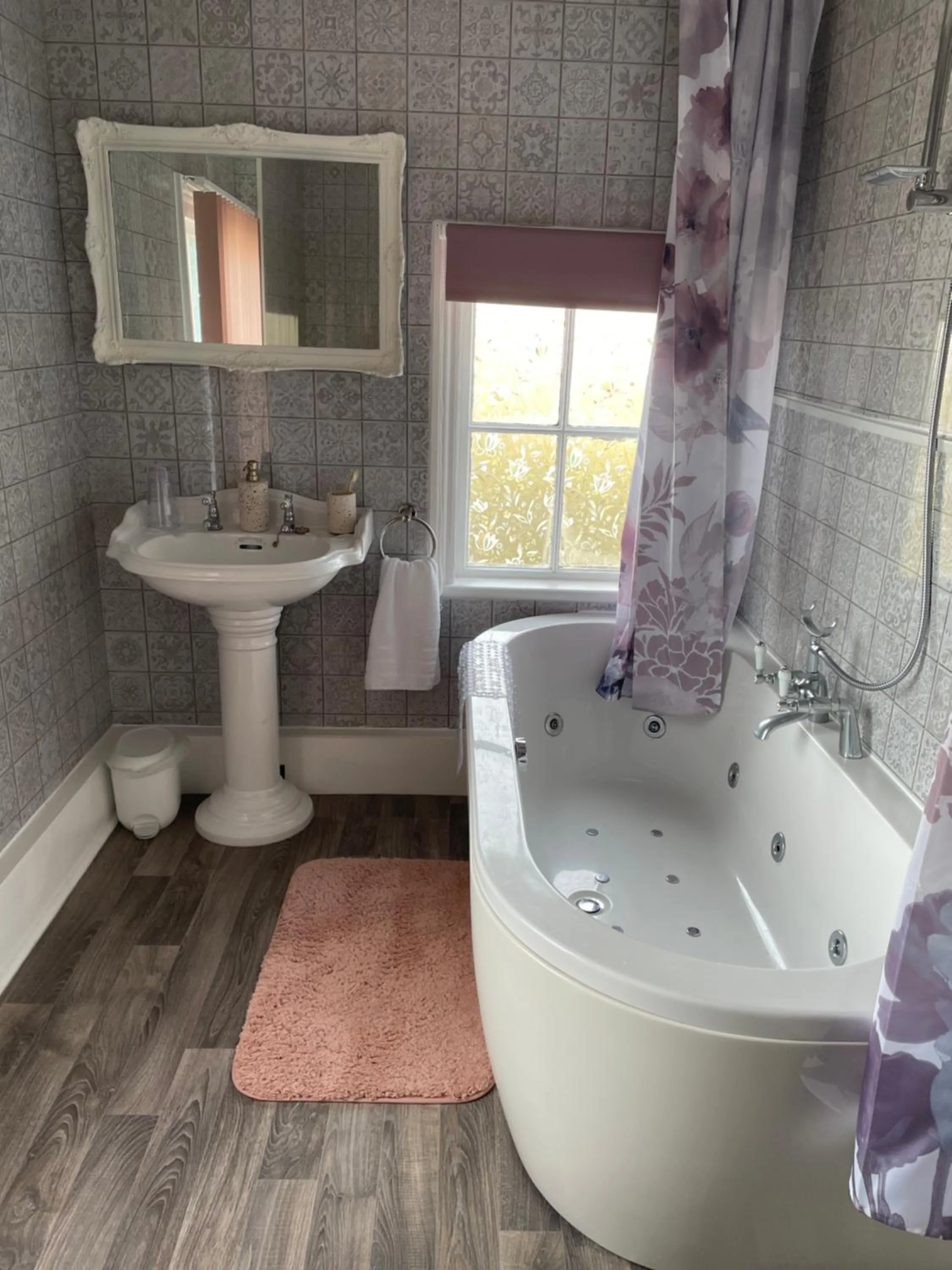 Bathroom in Dale View bed & breakfast