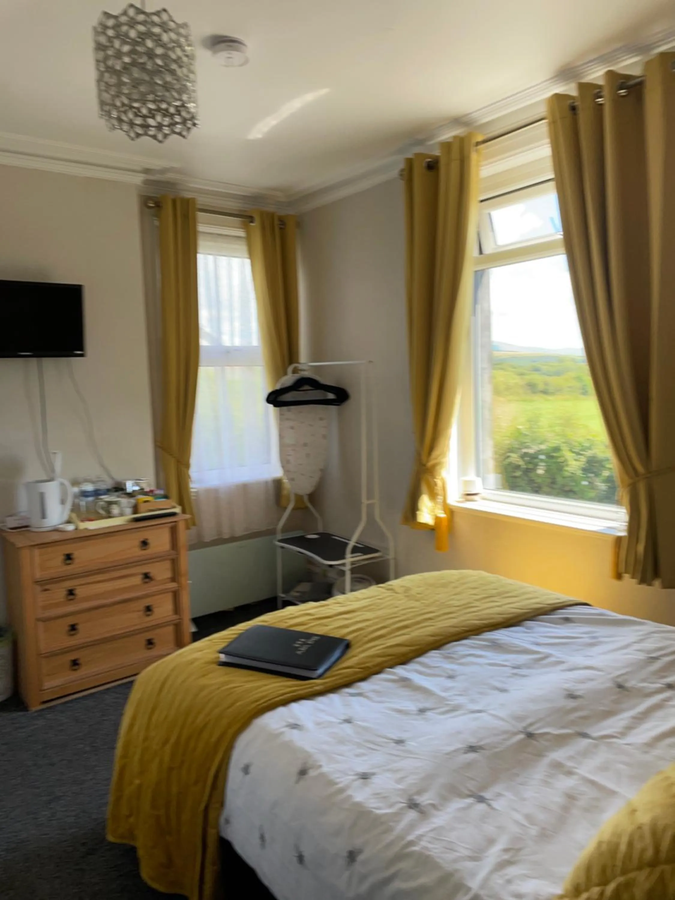 Photo of the whole room, Bed in Dale View bed & breakfast