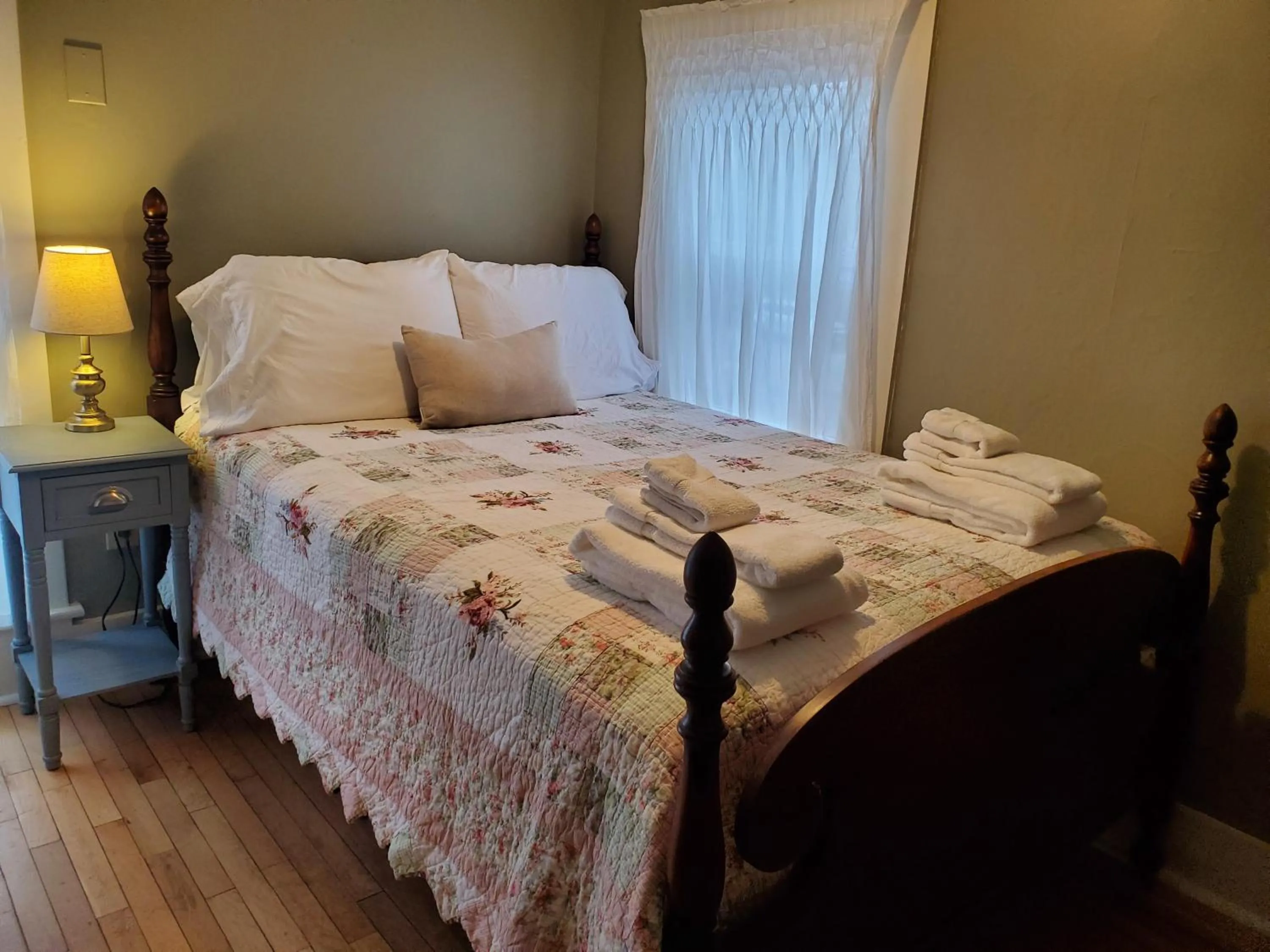 Bedroom in The Cornish Inn