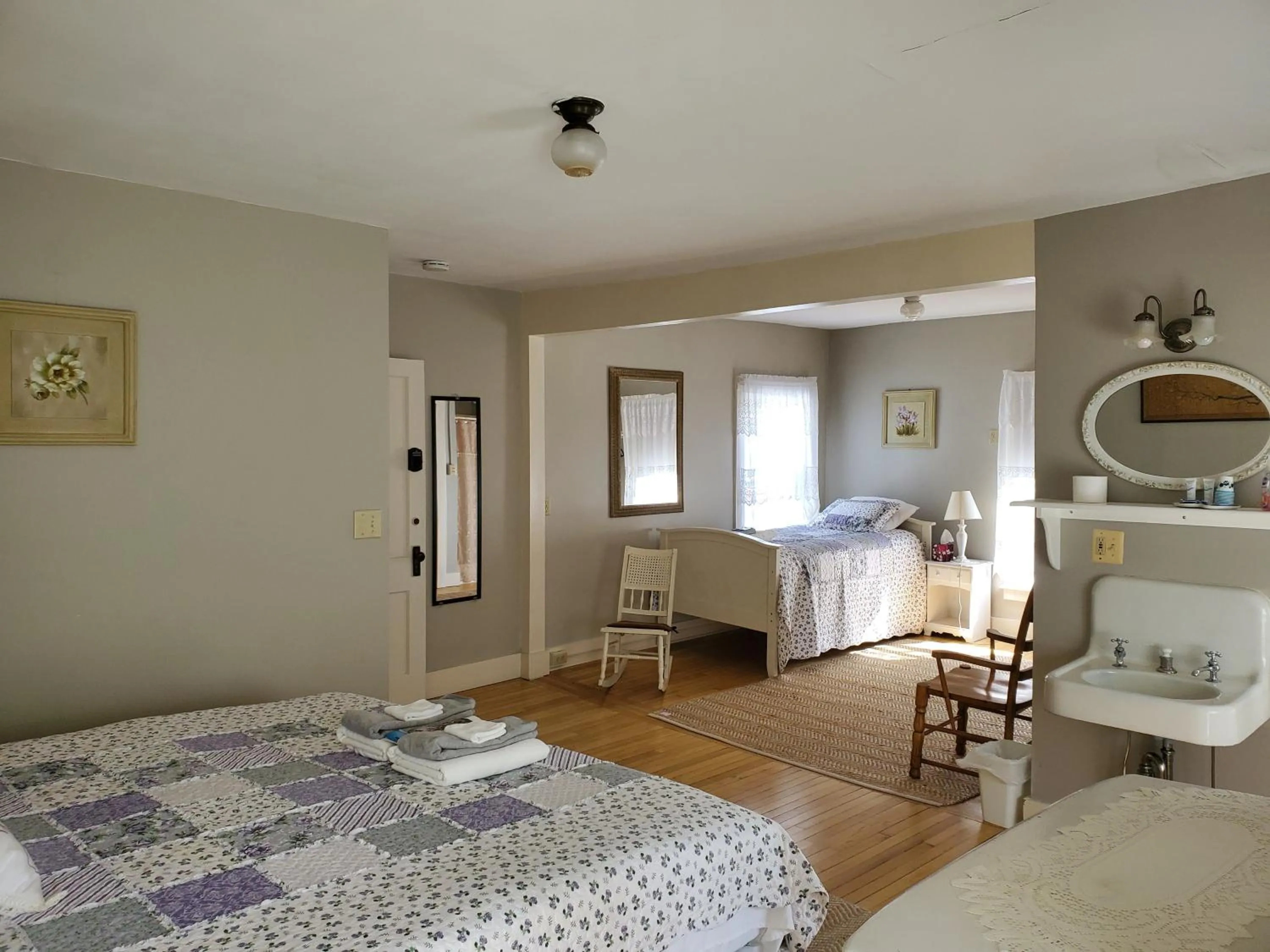 Photo of the whole room in The Cornish Inn