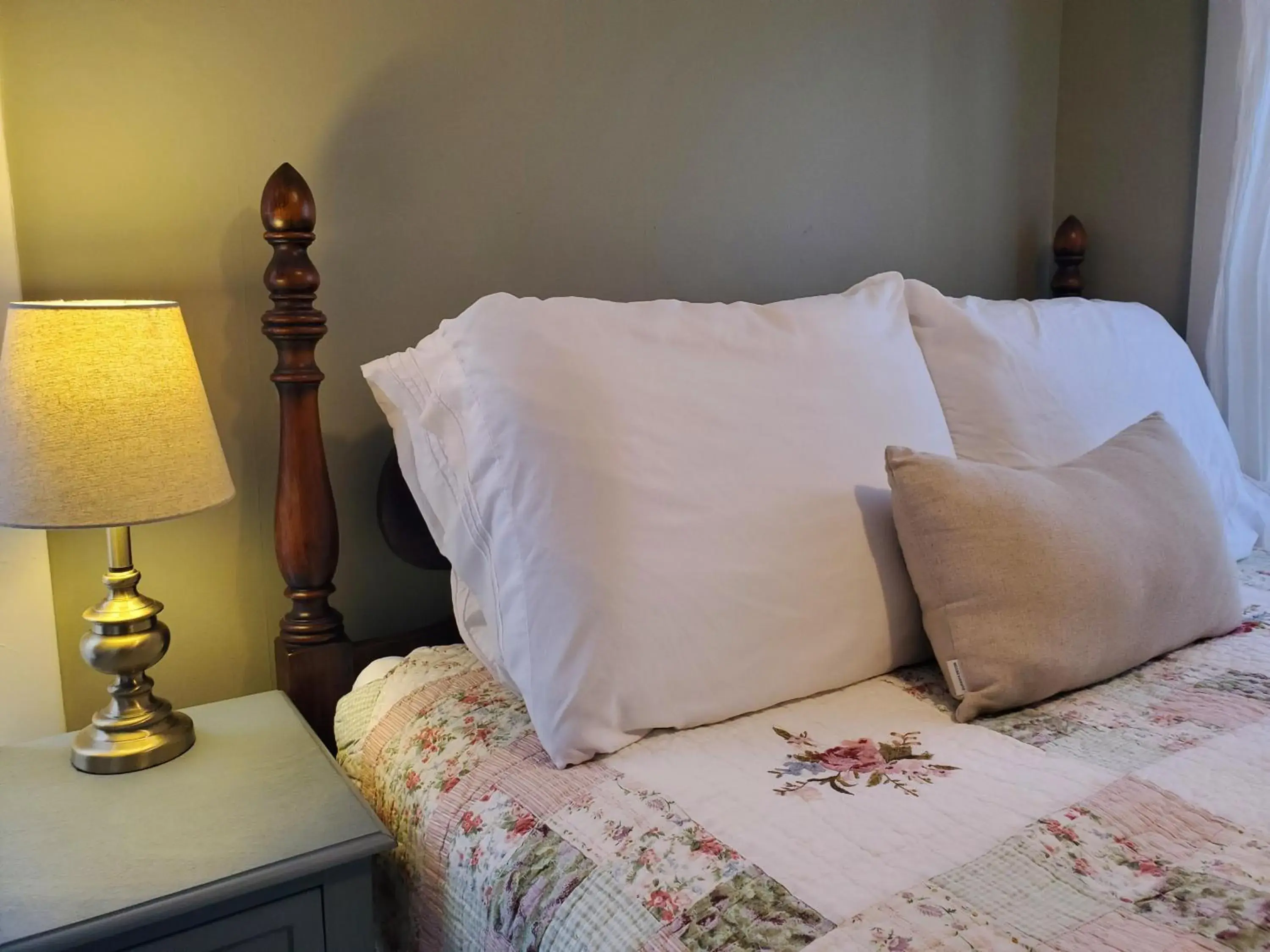 Double Room in The Cornish Inn Double Room in The Cornish Inn