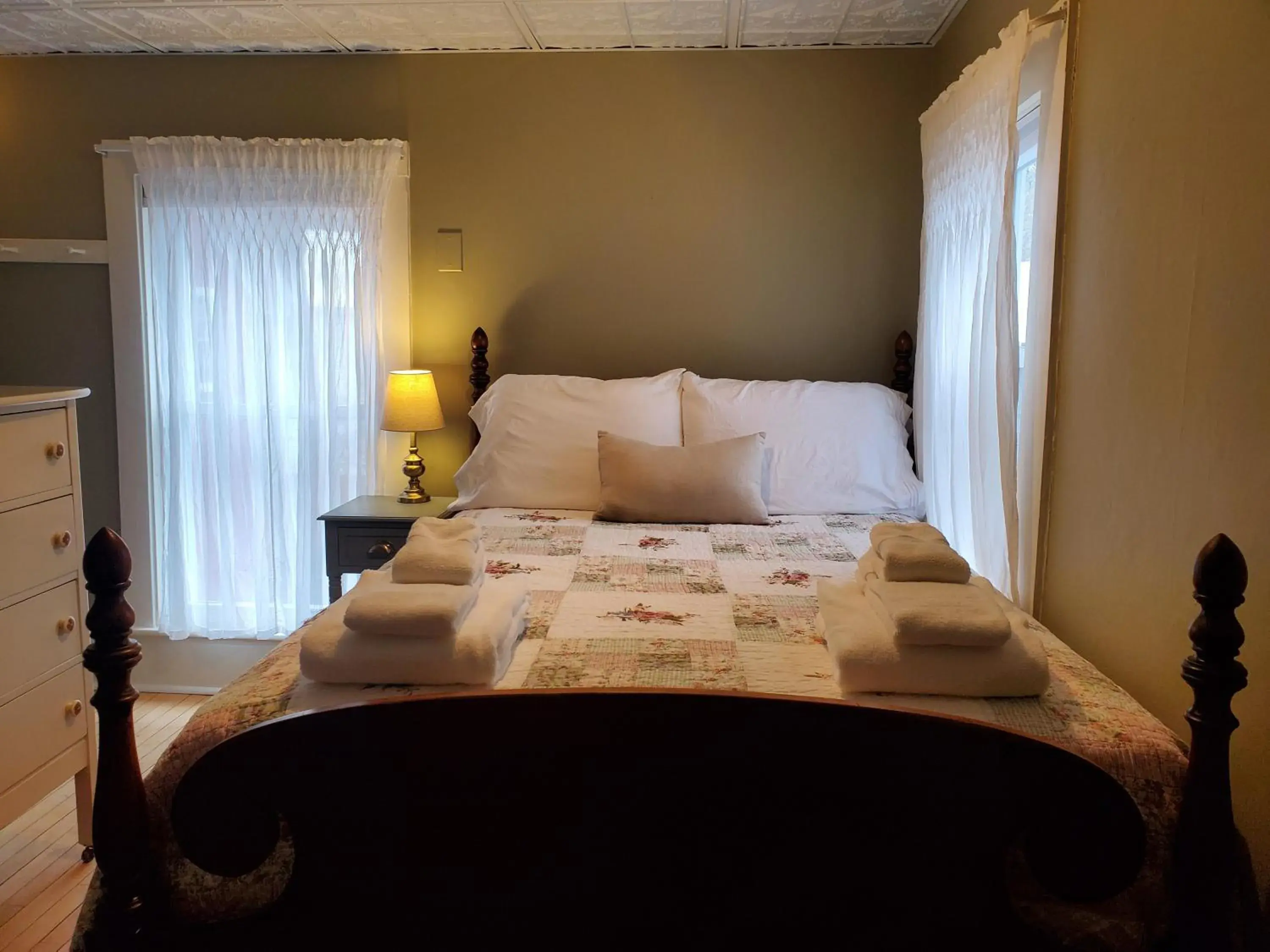 Double Room in The Cornish Inn Double Room in The Cornish Inn