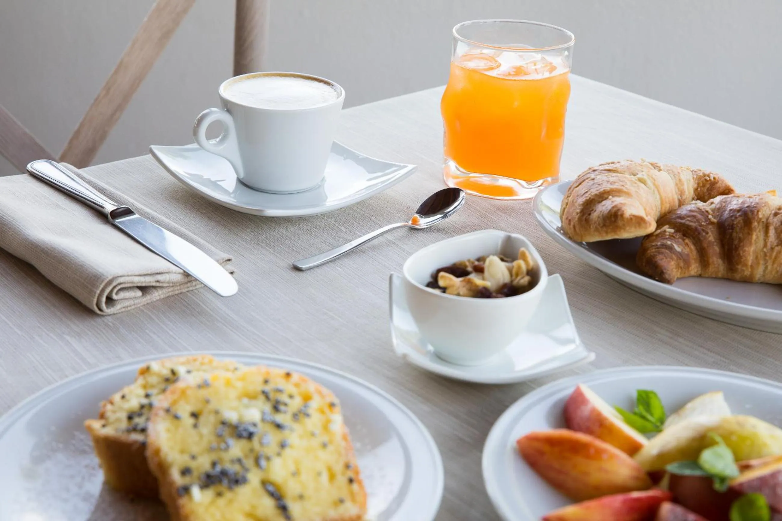 Food and drinks in Lu' Hotel Porto Pino