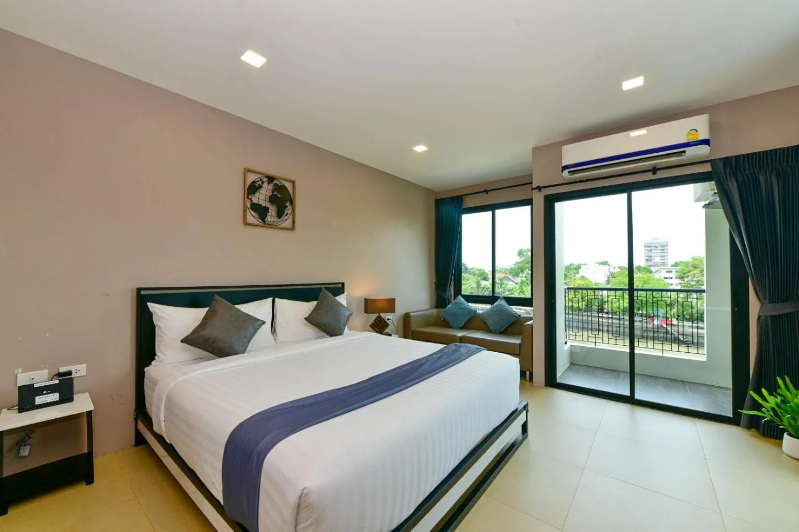 Bed in NORN Rimklong Bangkok Hotel