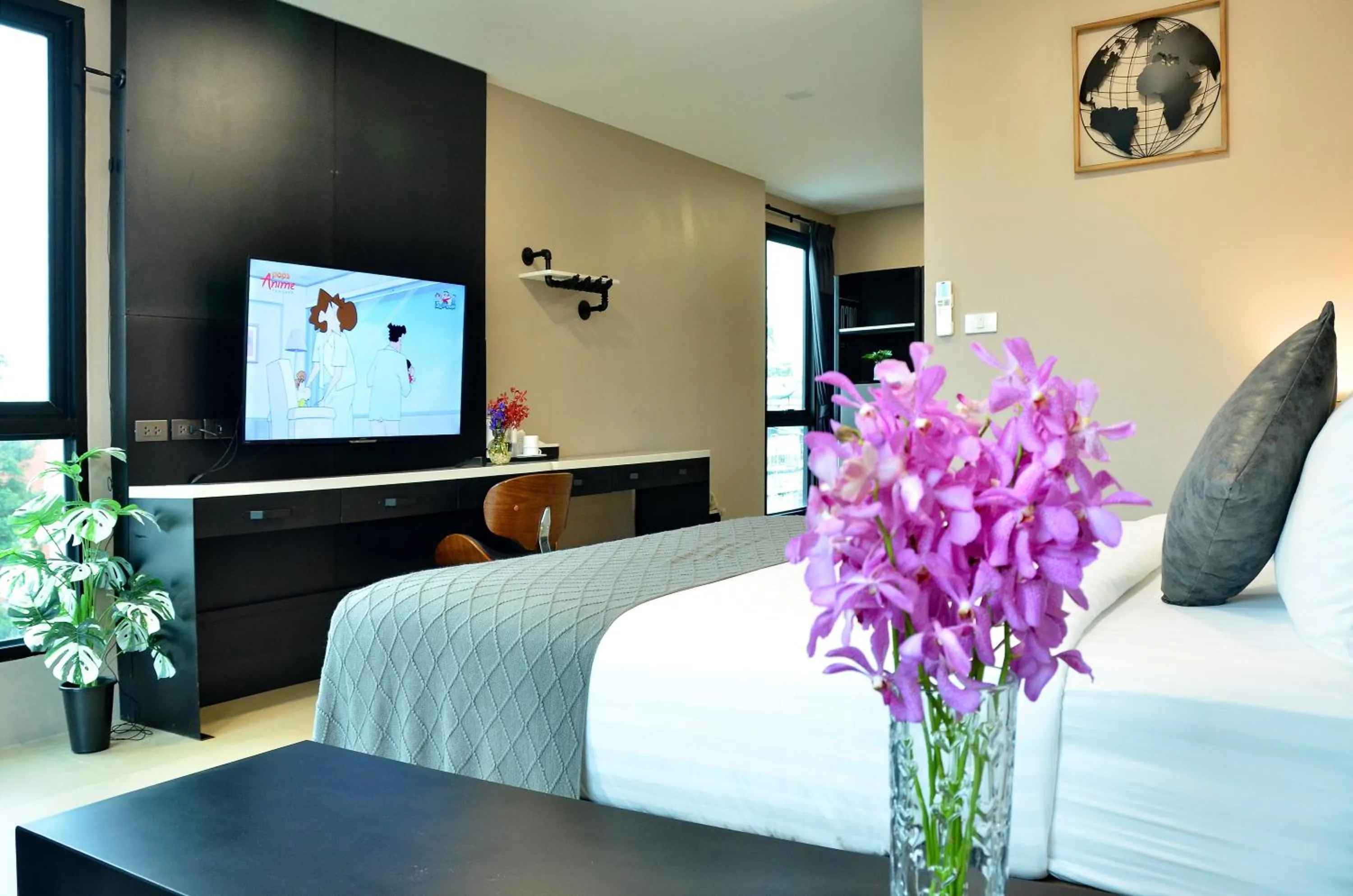 Bed in NORN Rimklong Bangkok Hotel