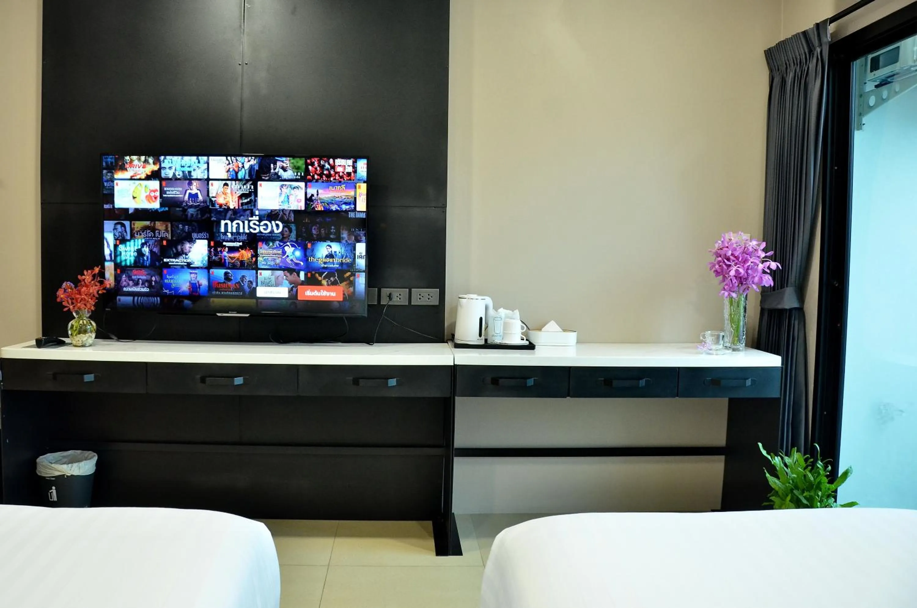 Bed in NORN Rimklong Bangkok Hotel