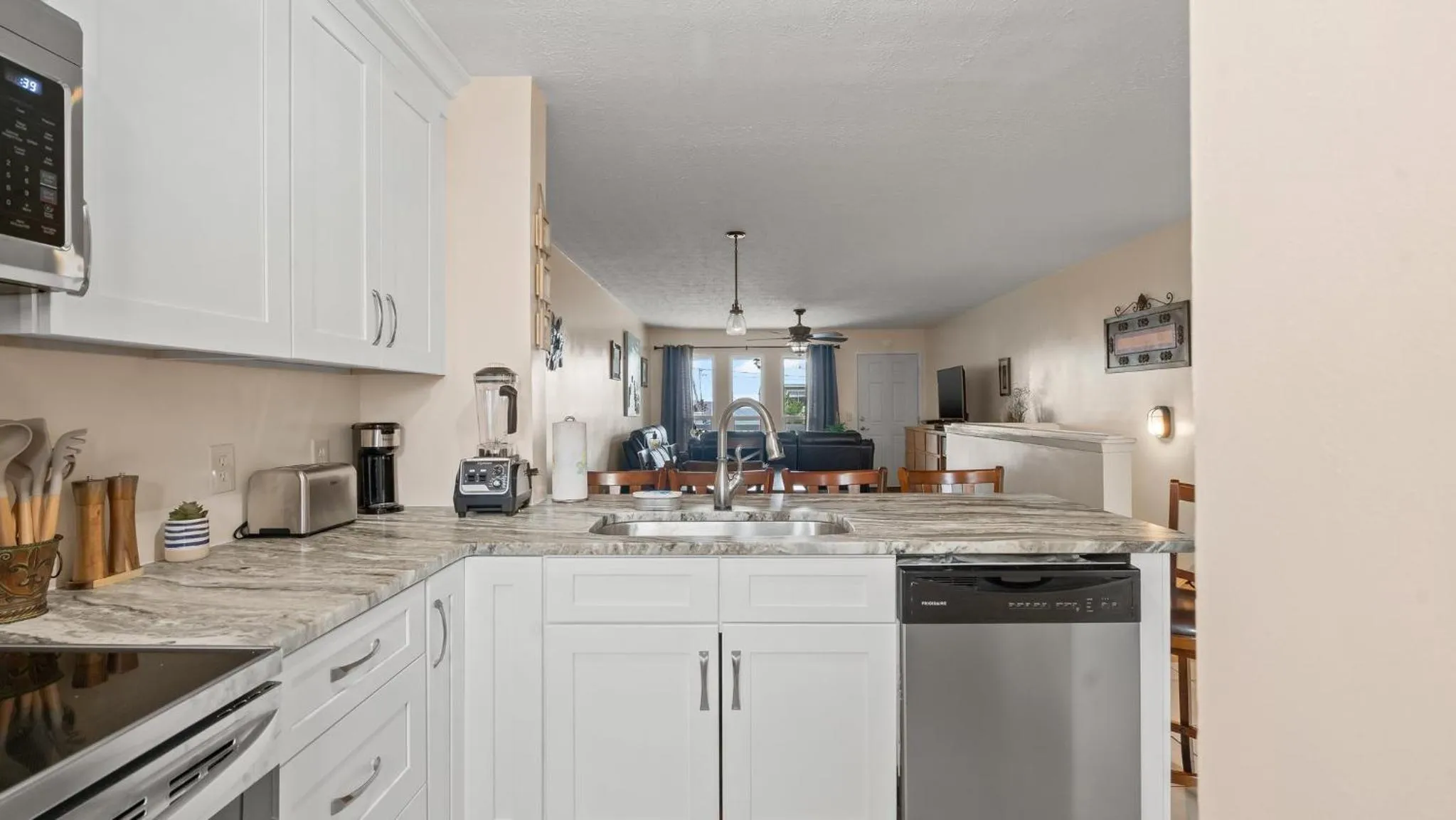 Gulf View Beach Bungalow, Hot Tub, Dog-Friendly, Near Scooners, Near Beach