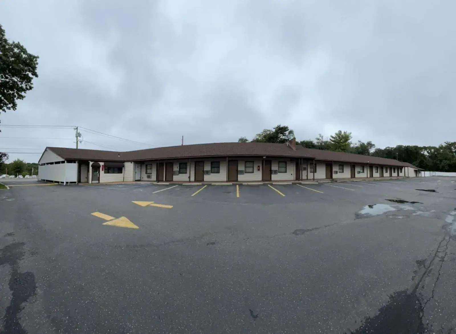 Property building in 112 Motel Property building in 112 Motel