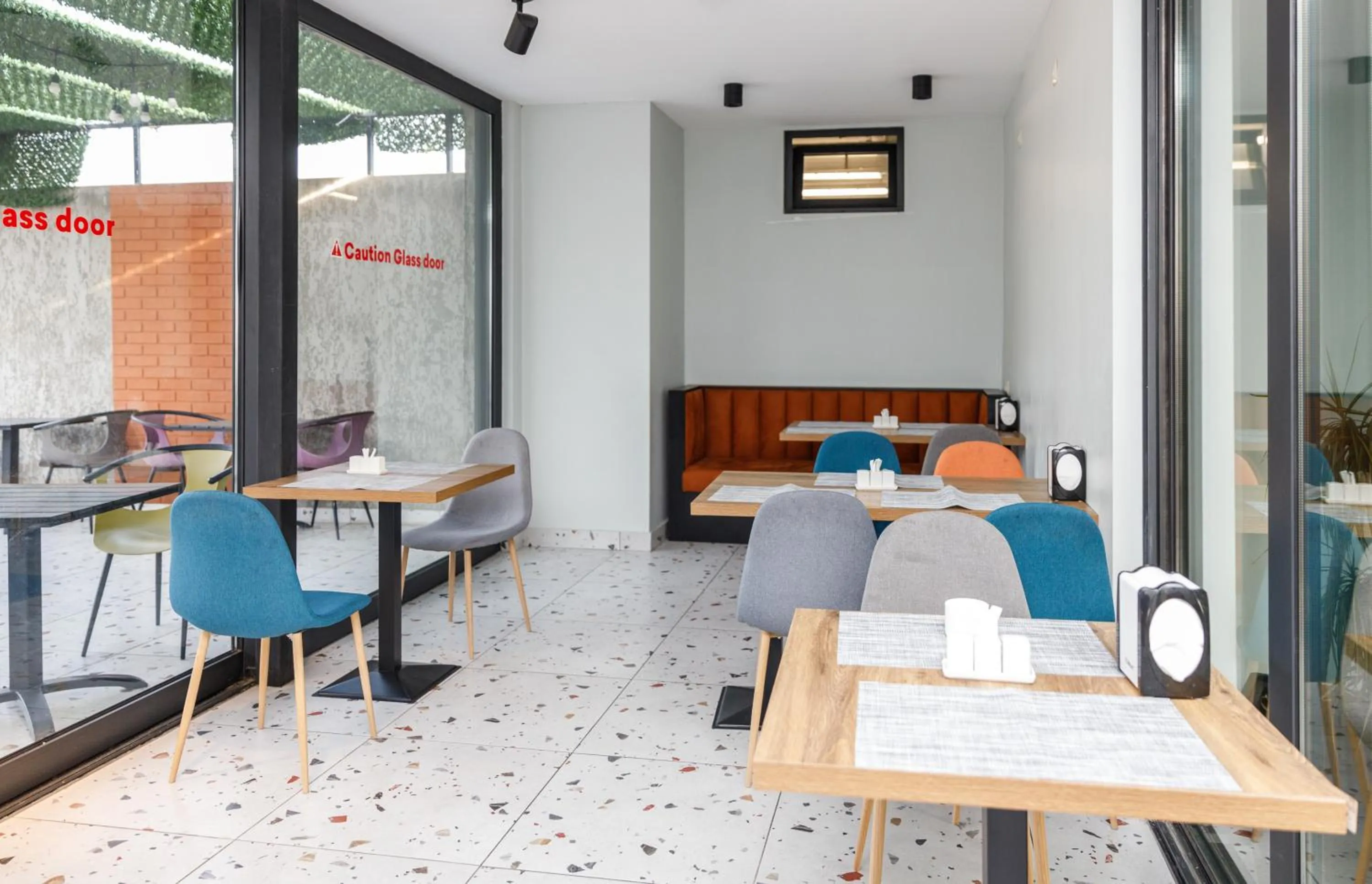 Restaurant/places to eat in Address Inn