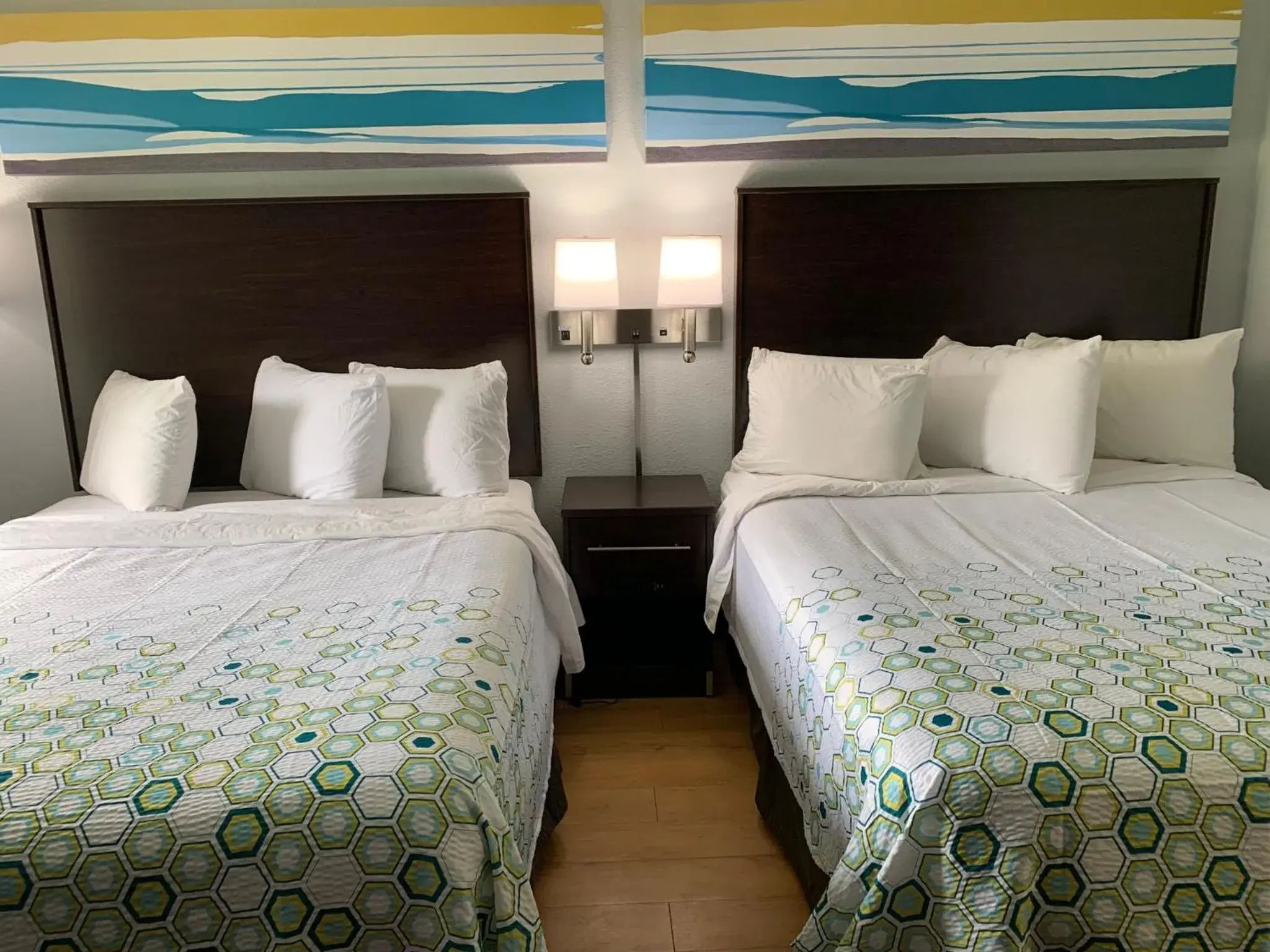 Studio Room with Two Queen Beds Non-Smoking in HomeTowne Studios by Red Roof Battle Creek Studio Room with Two Queen Beds Non-Smoking in HomeTowne Studios by Red Roof Battle Creek