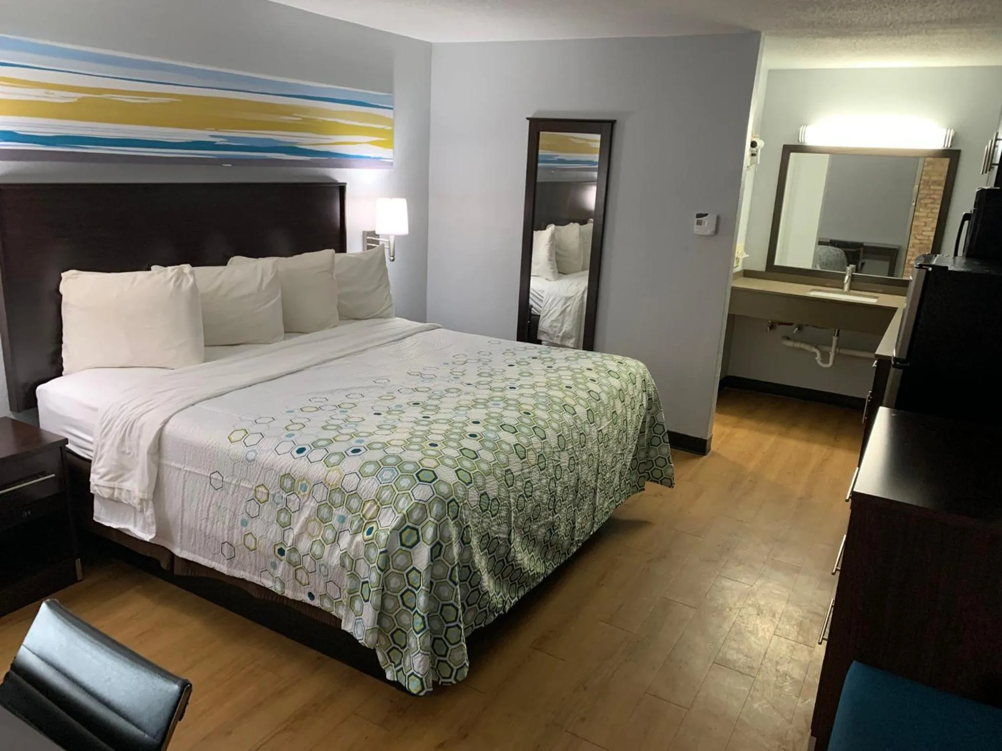 Bedroom, Bed in HomeTowne Studios by Red Roof Battle Creek