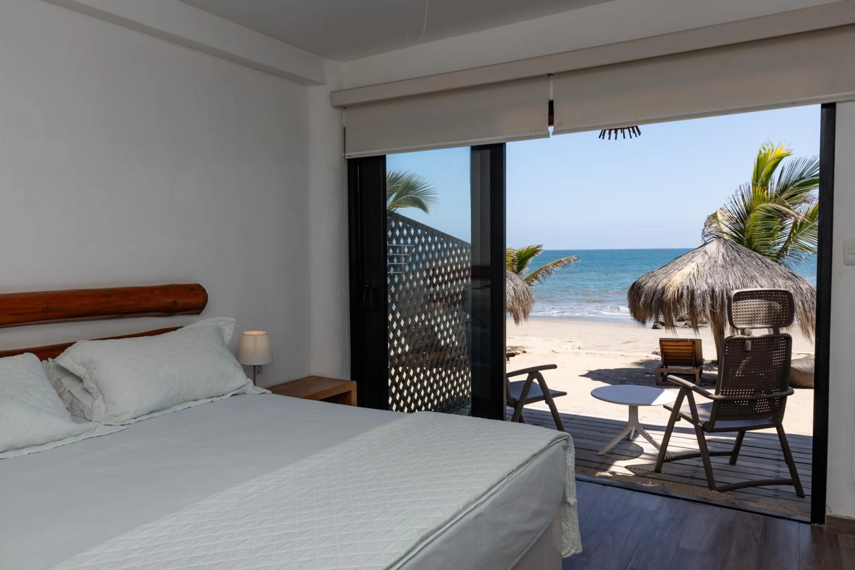 Queen Room with Sea View in Hoja de Palma Bungalows