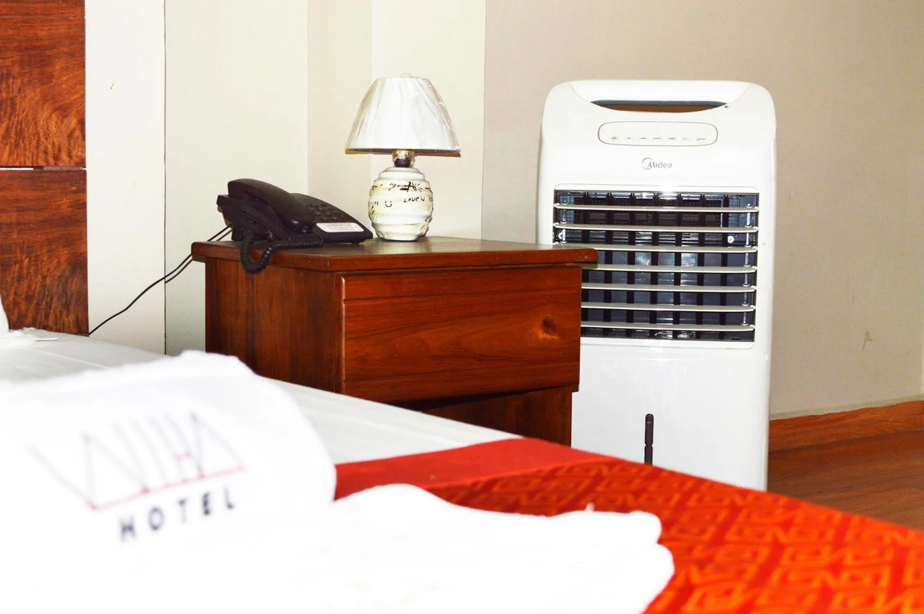 air conditioner, Bed in Valiha Hotel Antananarivo