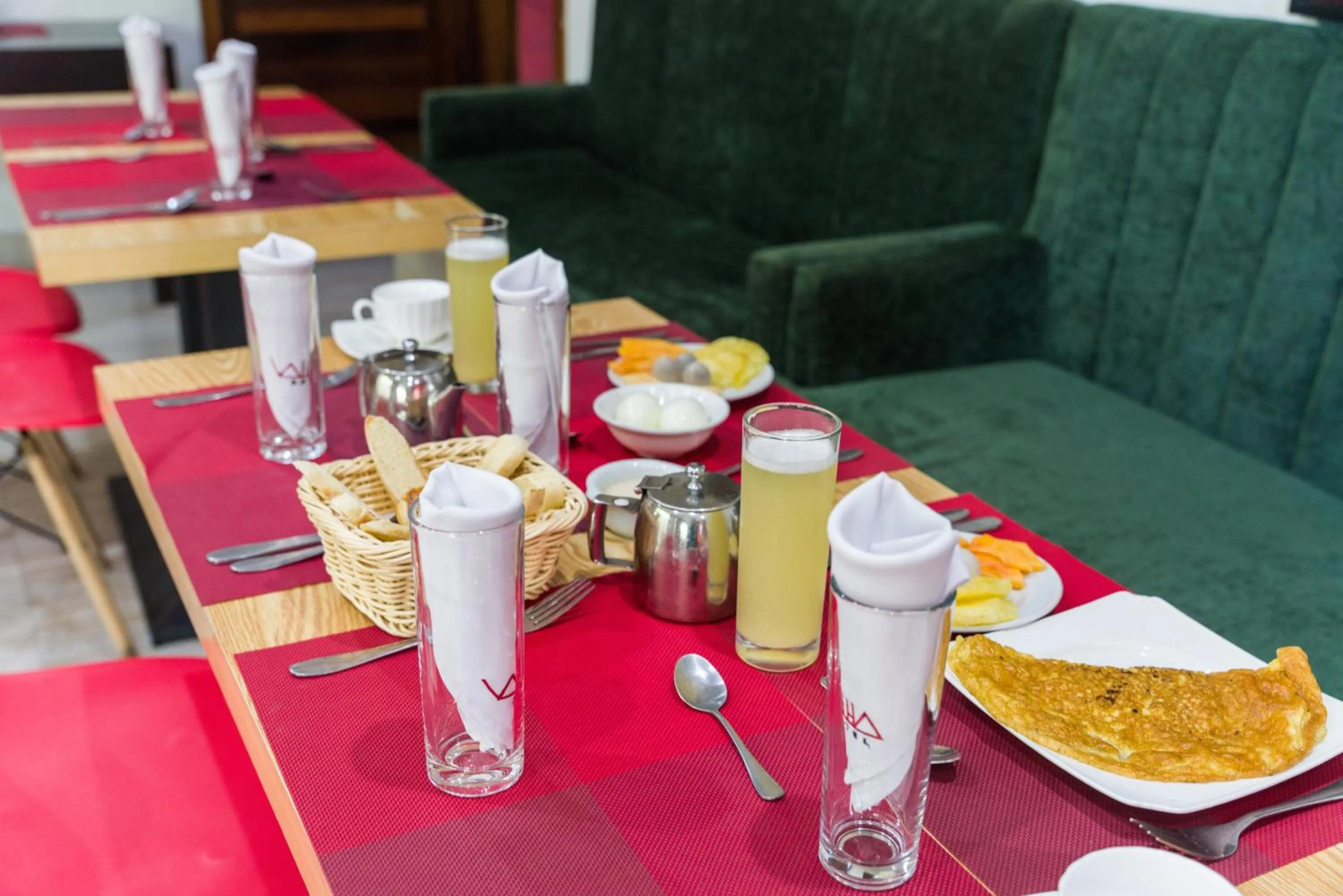 Restaurant/places to eat in Valiha Hotel Antananarivo