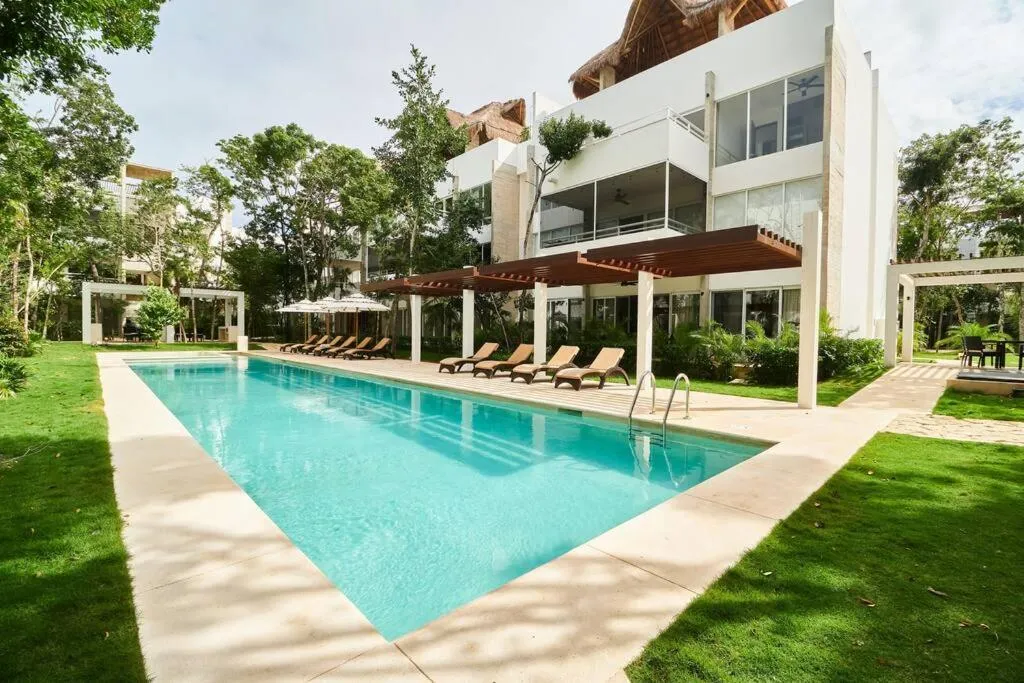 Pool view in Macbeth - Rooftop with Jacuzzi & Beach Club Access