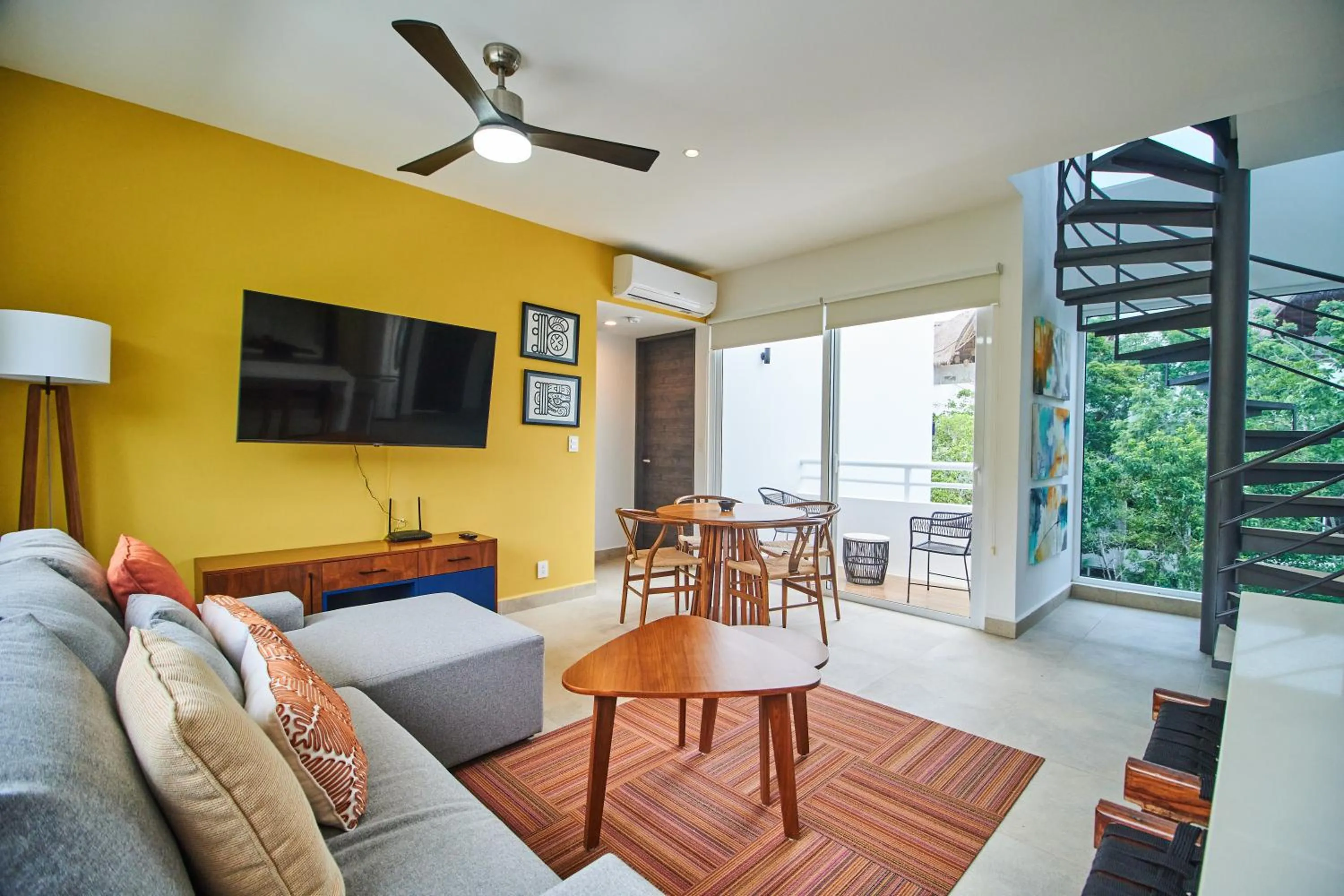 TV and multimedia in Macbeth - Rooftop with Jacuzzi & Beach Club Access