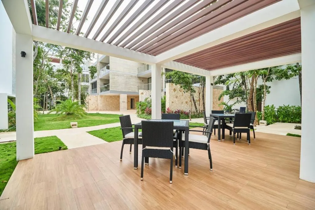 Patio in Macbeth - Rooftop with Jacuzzi & Beach Club Access