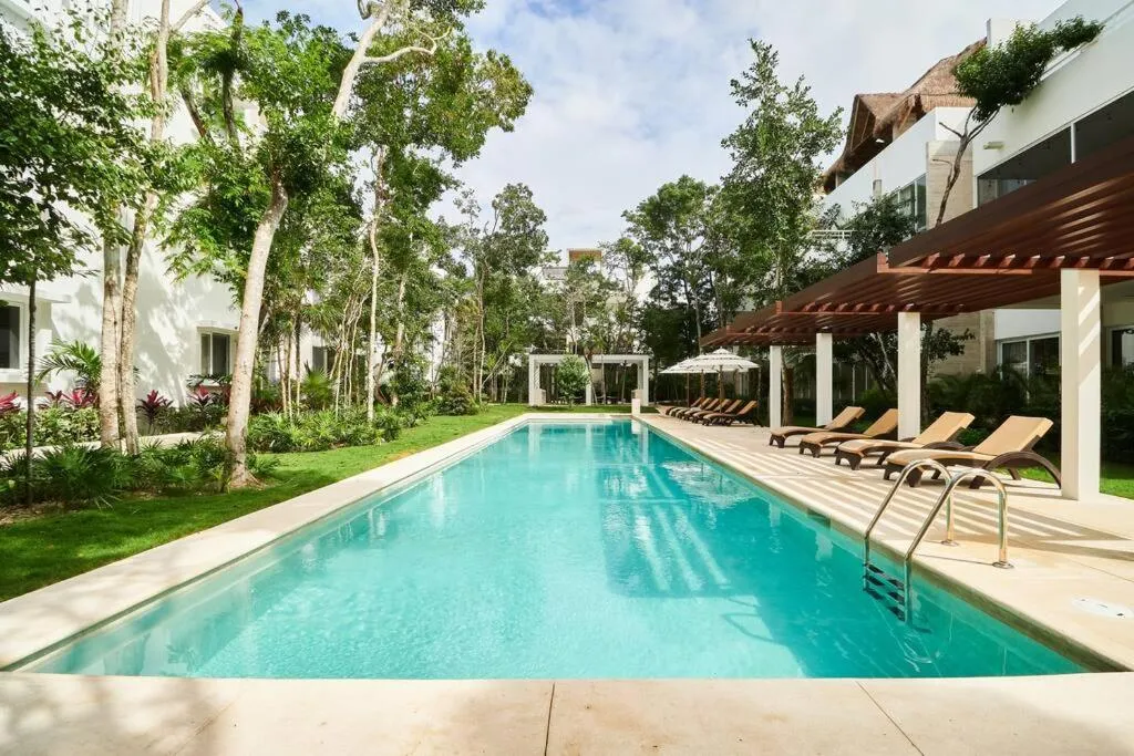 Garden view in Macbeth - Rooftop with Jacuzzi & Beach Club Access