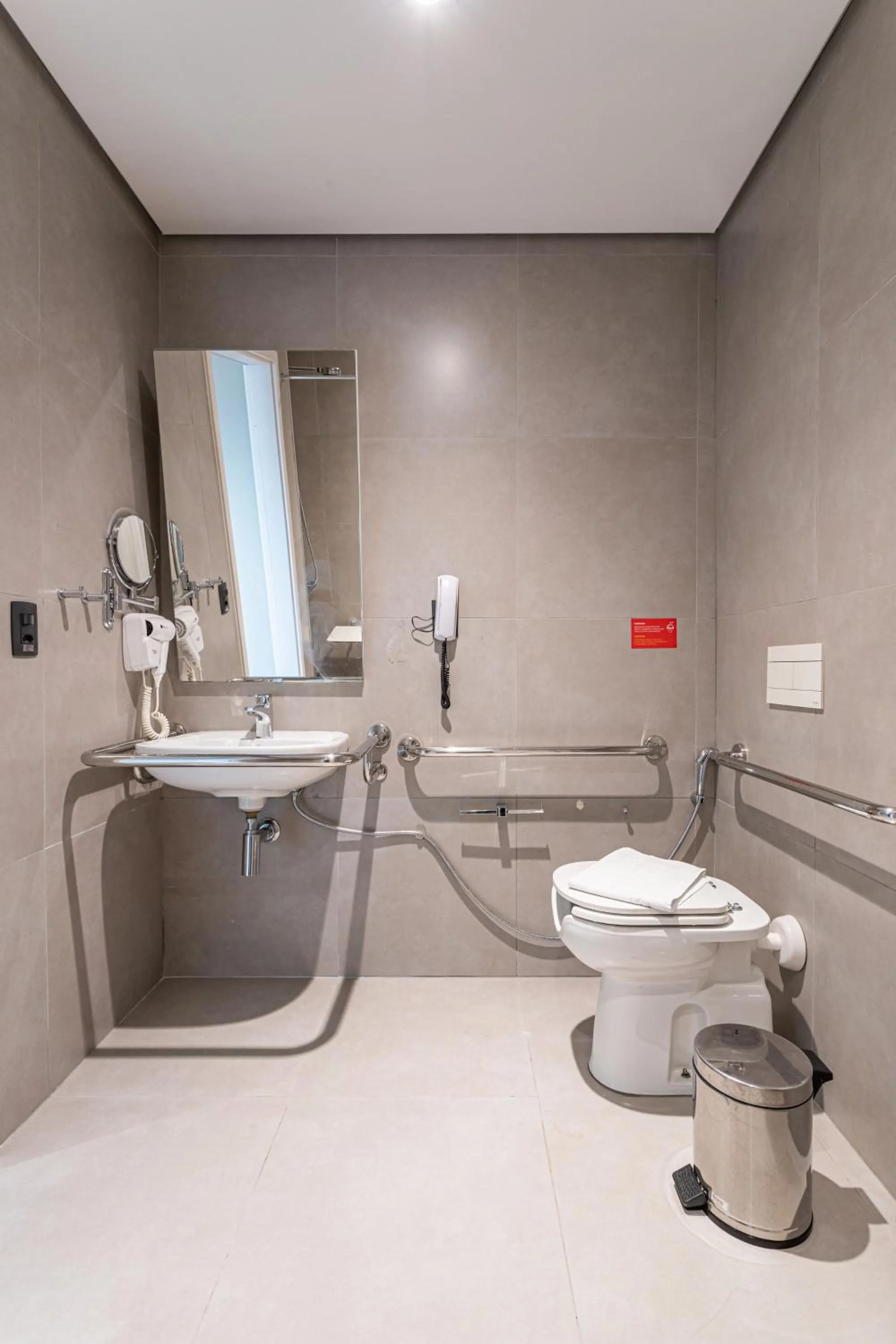 Shower in Charlie Alphaville