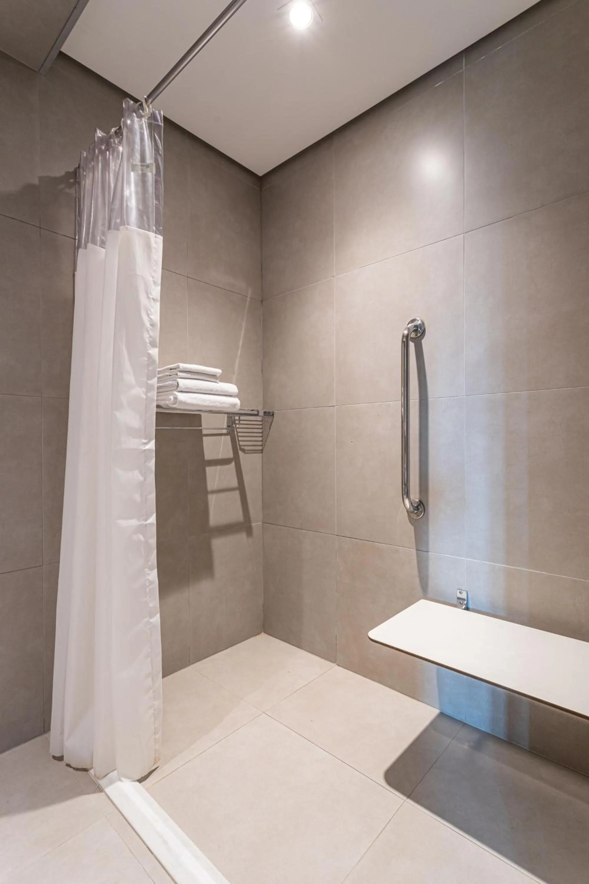 Shower in Charlie Alphaville