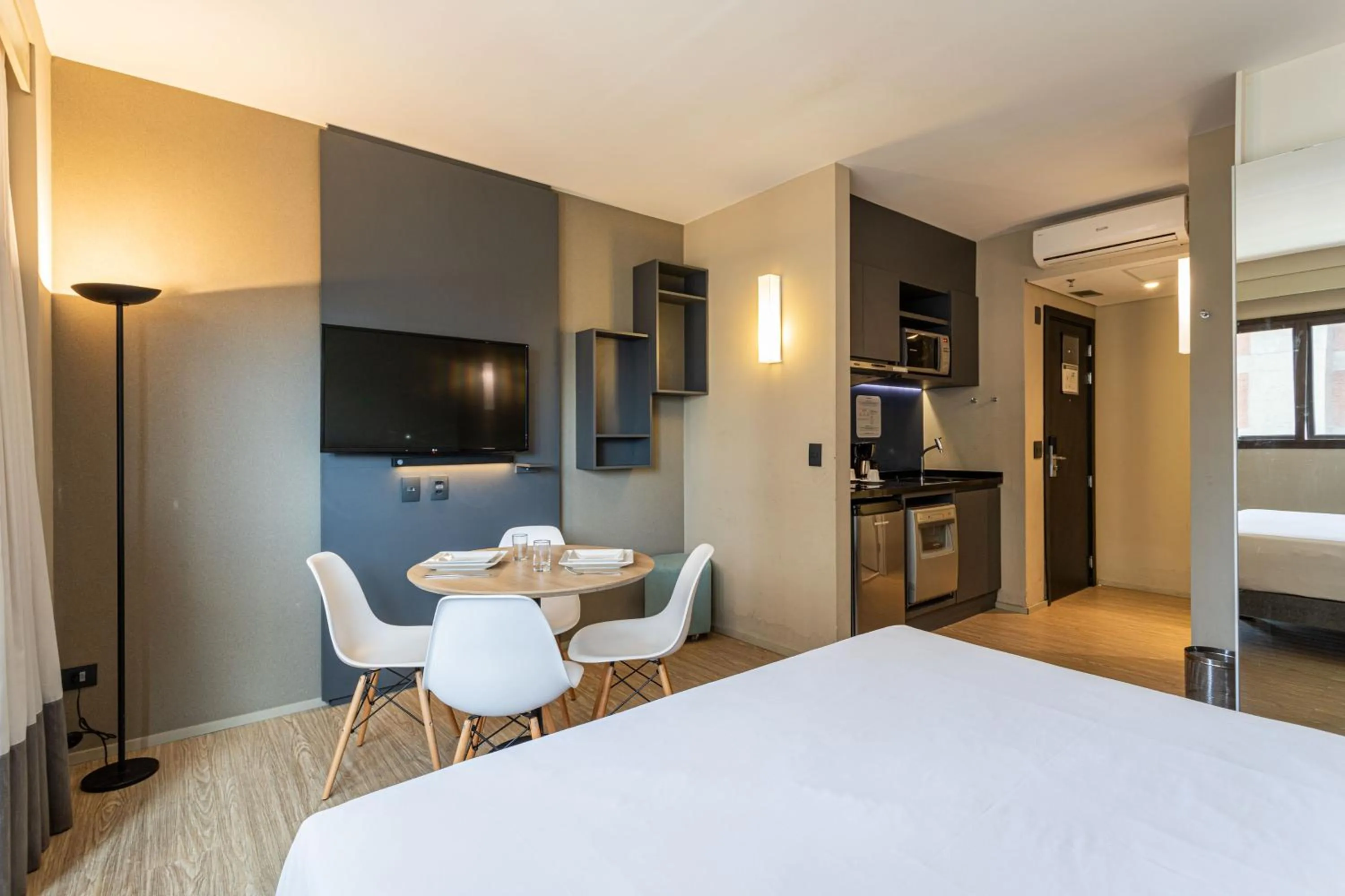 Photo of the whole room, Bed in Charlie Alphaville