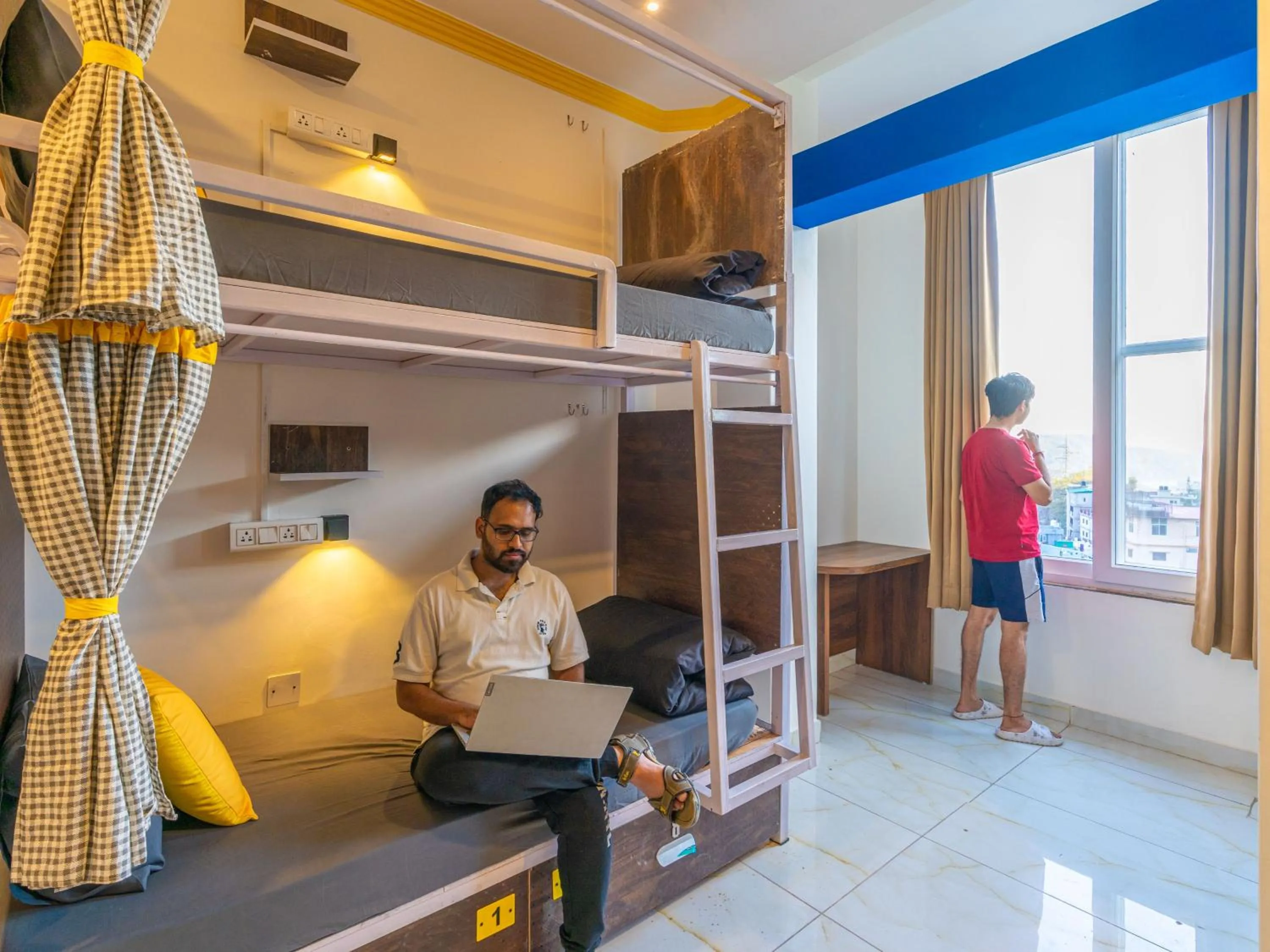 People, Bed in The Hosteller Rishikesh, Upper Tapovan