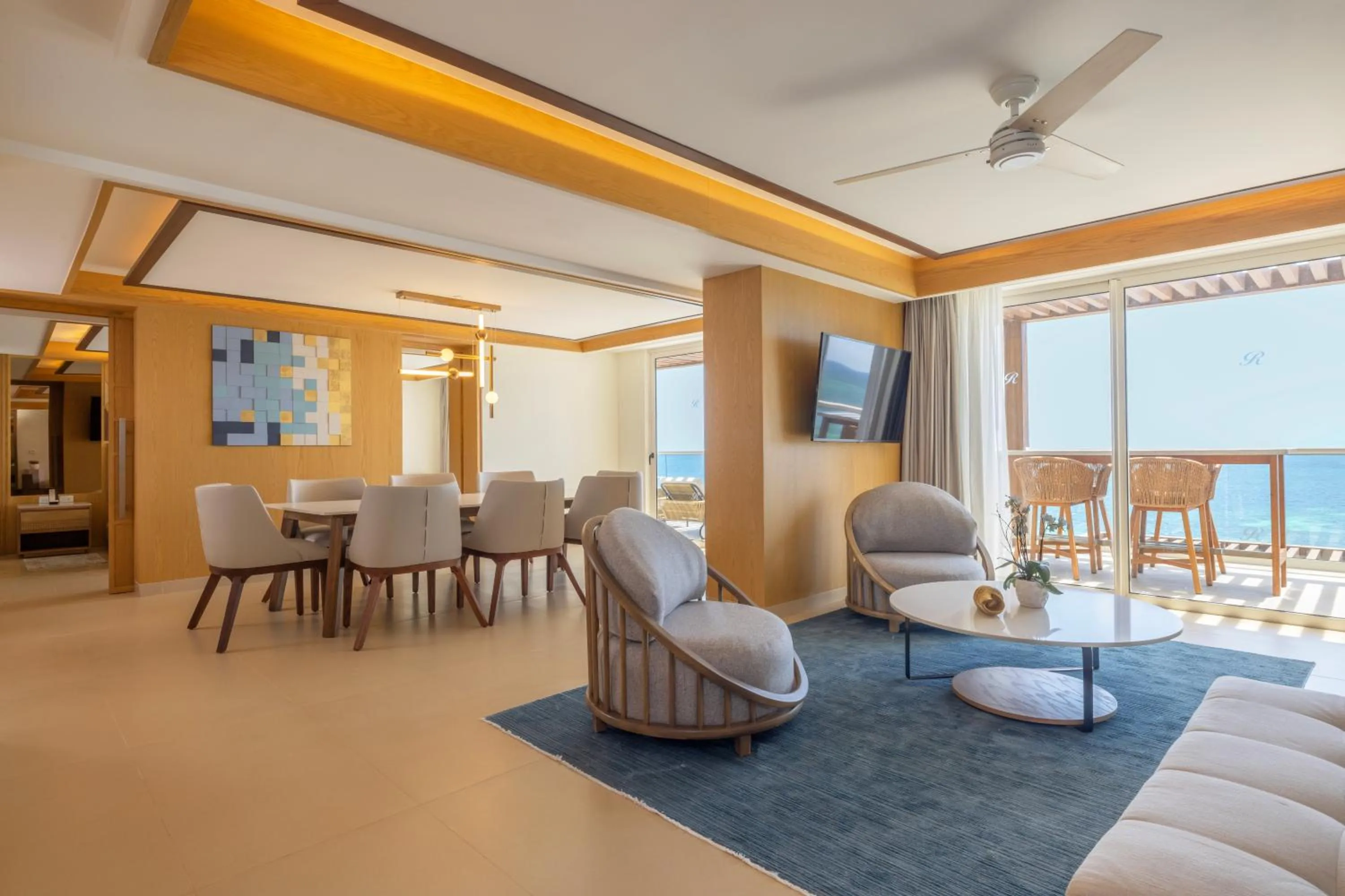 Living room in Royalton Splash Riviera Cancun, An Autograph Collection All-Inclusive Resort