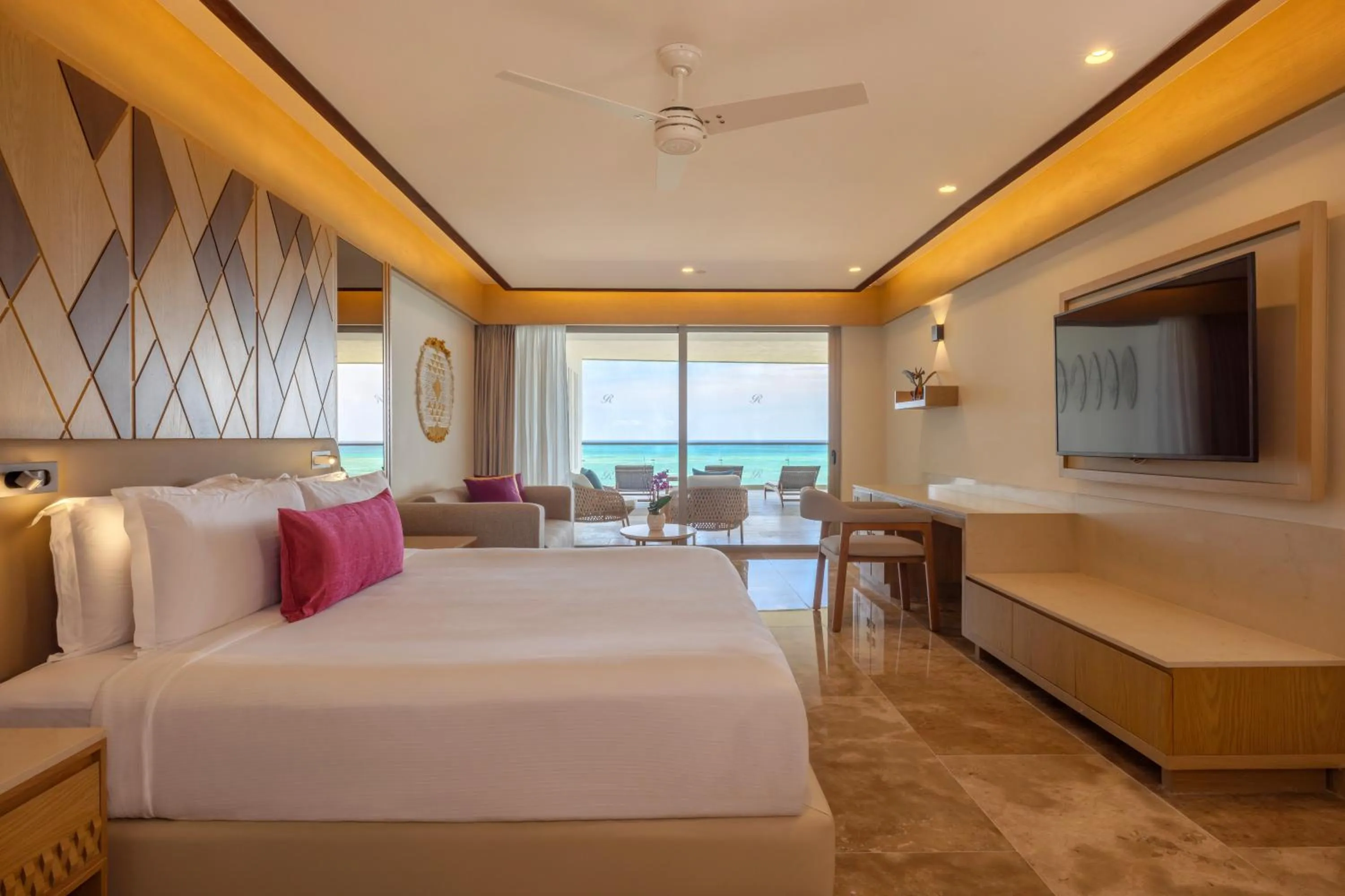 Bedroom, Bed in Royalton Splash Riviera Cancun, An Autograph Collection All-Inclusive Resort