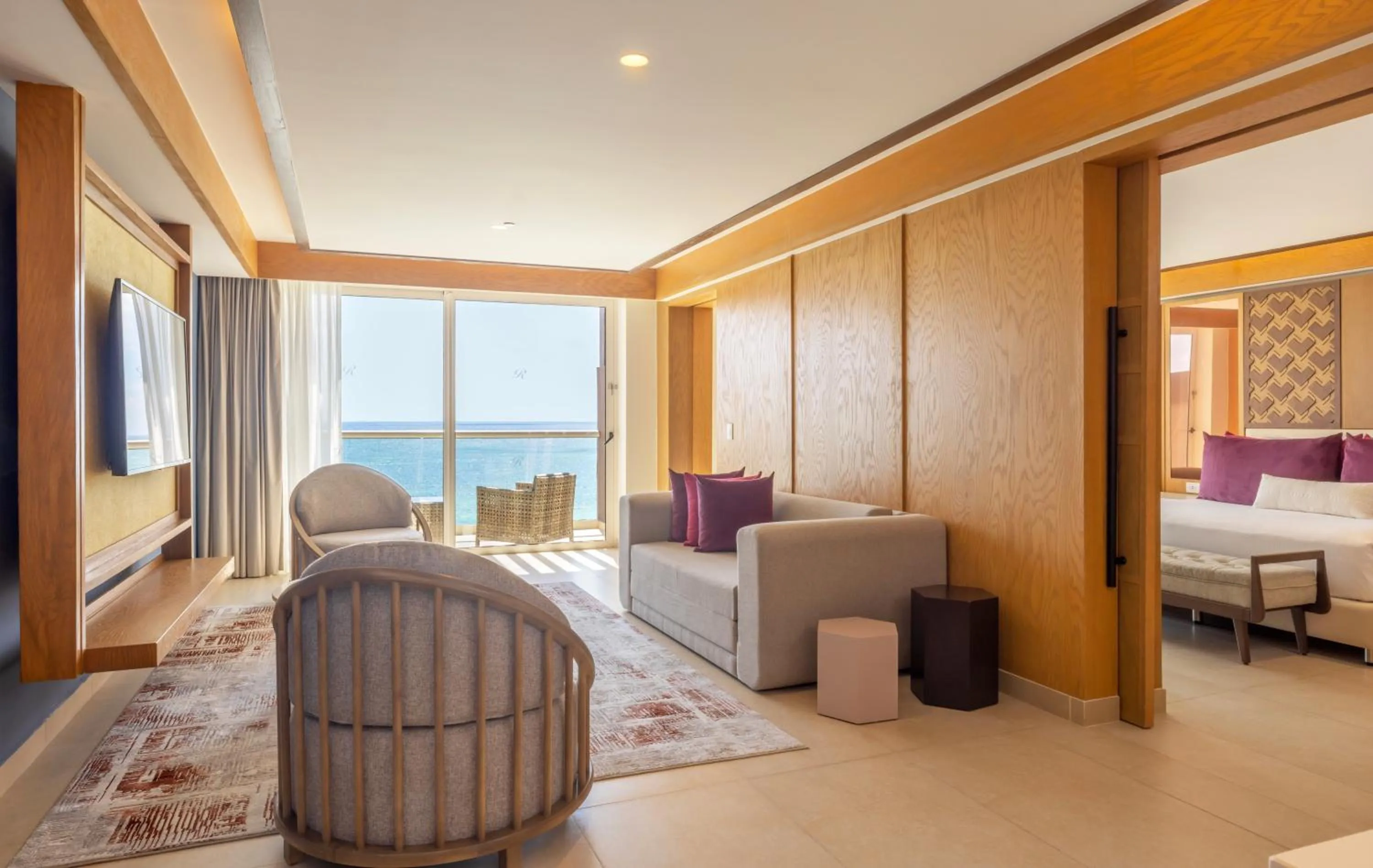 Living room, Bed in Royalton Splash Riviera Cancun, An Autograph Collection All-Inclusive Resort