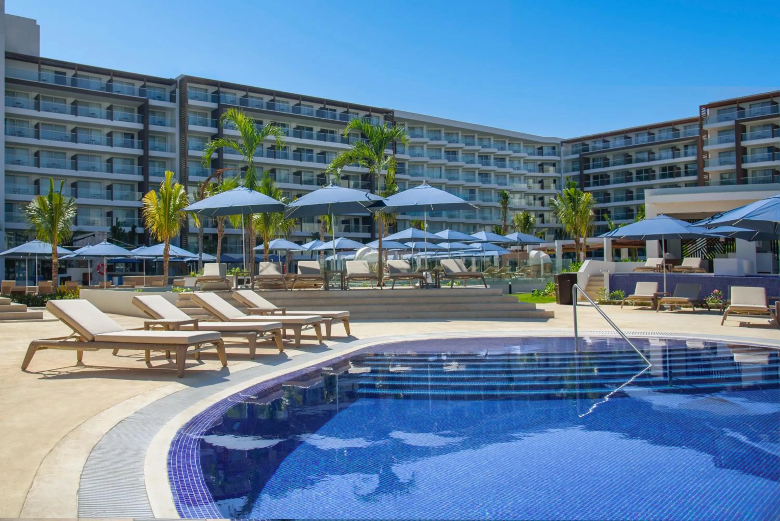 Pool view in Royalton Splash Riviera Cancun, An Autograph Collection All-Inclusive Resort