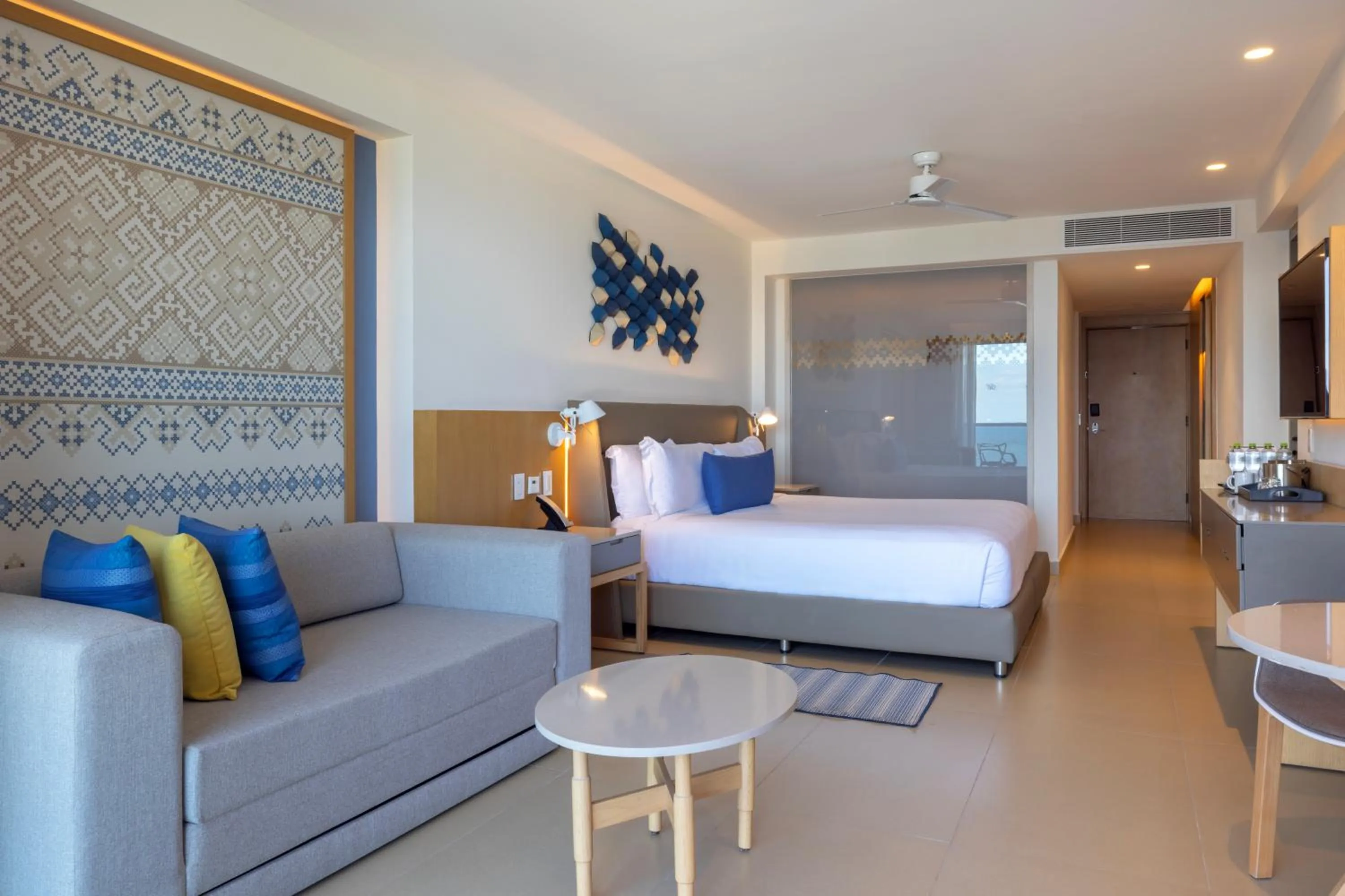 Living room, Bed in Royalton Splash Riviera Cancun, An Autograph Collection All-Inclusive Resort