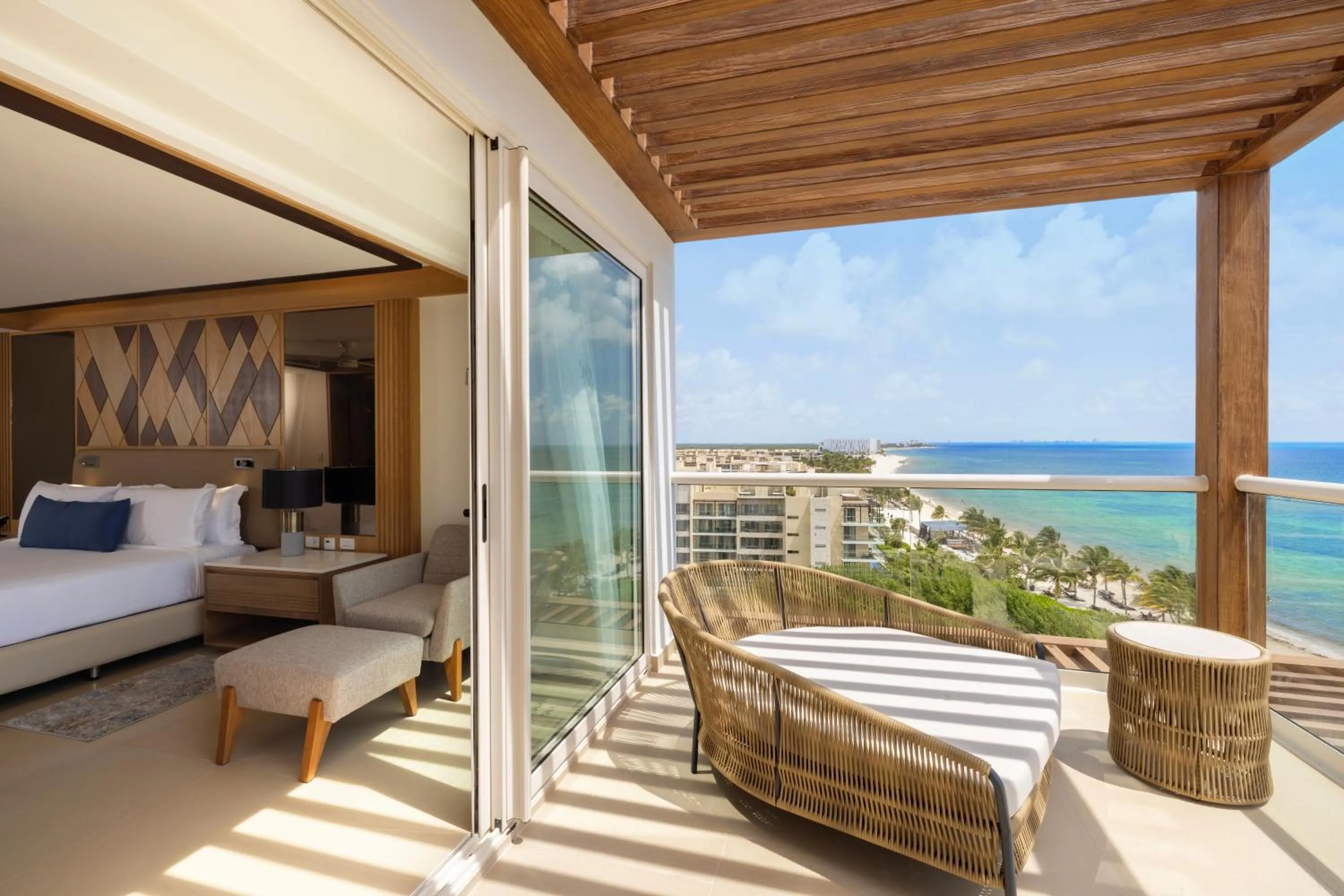 Balcony/Terrace, Bed in Royalton Splash Riviera Cancun, An Autograph Collection All-Inclusive Resort