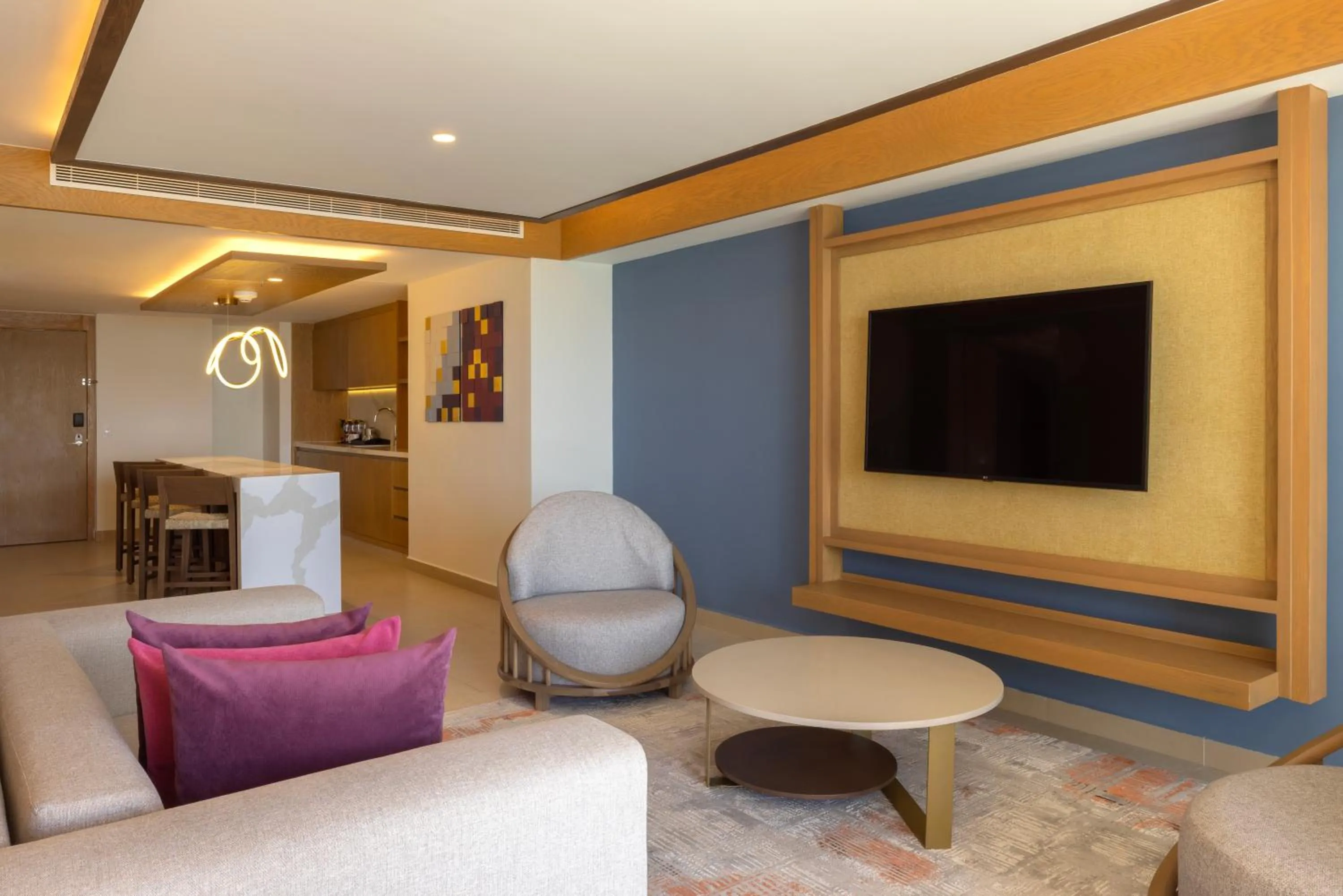 Living room in Royalton Splash Riviera Cancun, An Autograph Collection All-Inclusive Resort