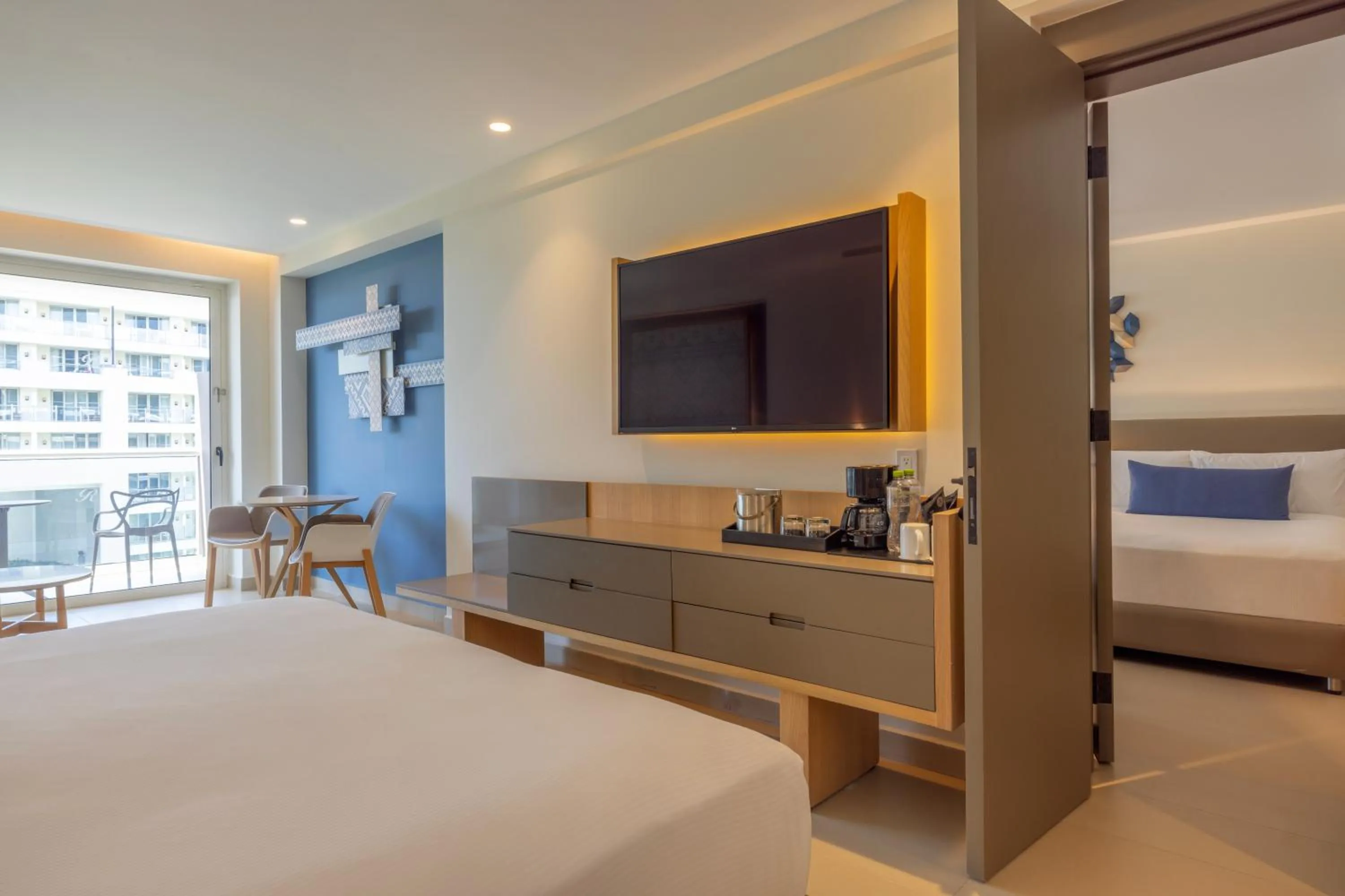 TV and multimedia, Bed in Royalton Splash Riviera Cancun, An Autograph Collection All-Inclusive Resort