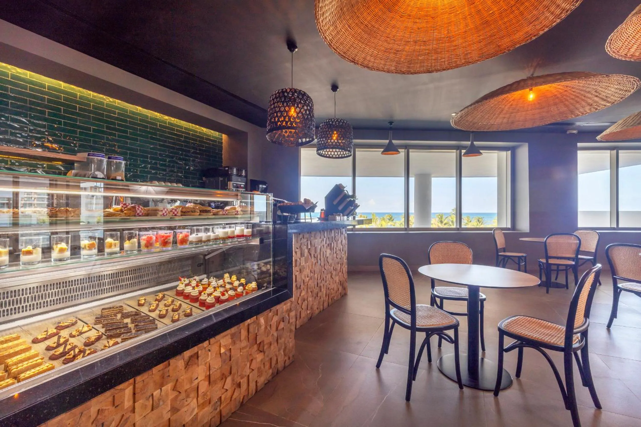 Coffee/tea facilities in Royalton Splash Riviera Cancun, An Autograph Collection All-Inclusive Resort