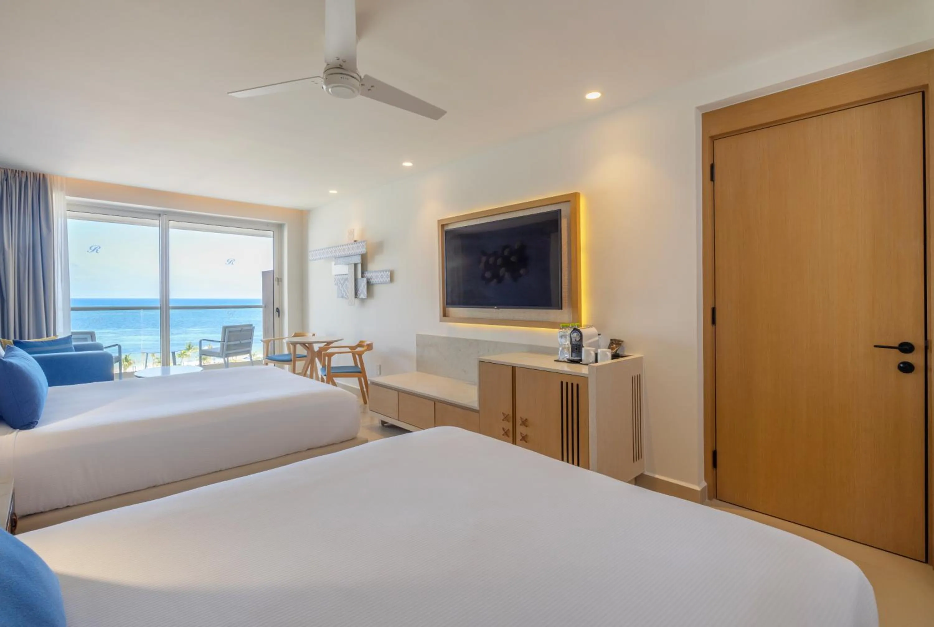 TV and multimedia, Bed in Royalton Splash Riviera Cancun, An Autograph Collection All-Inclusive Resort
