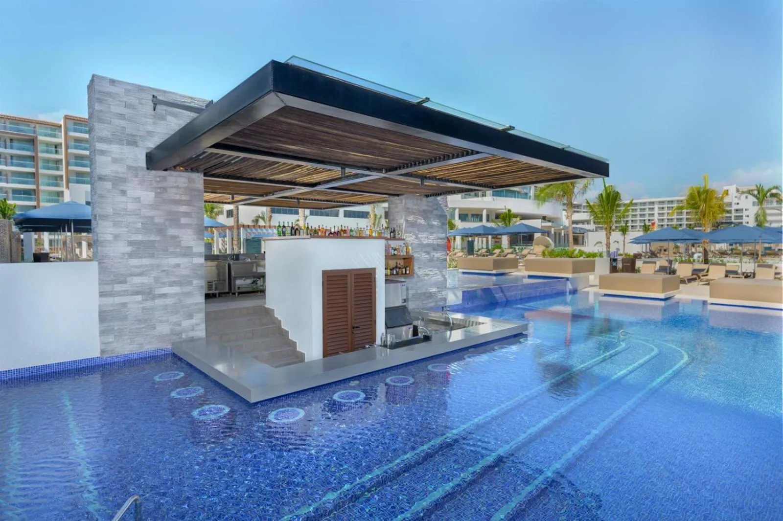 Swimming pool in Royalton Splash Riviera Cancun, An Autograph Collection All-Inclusive Resort