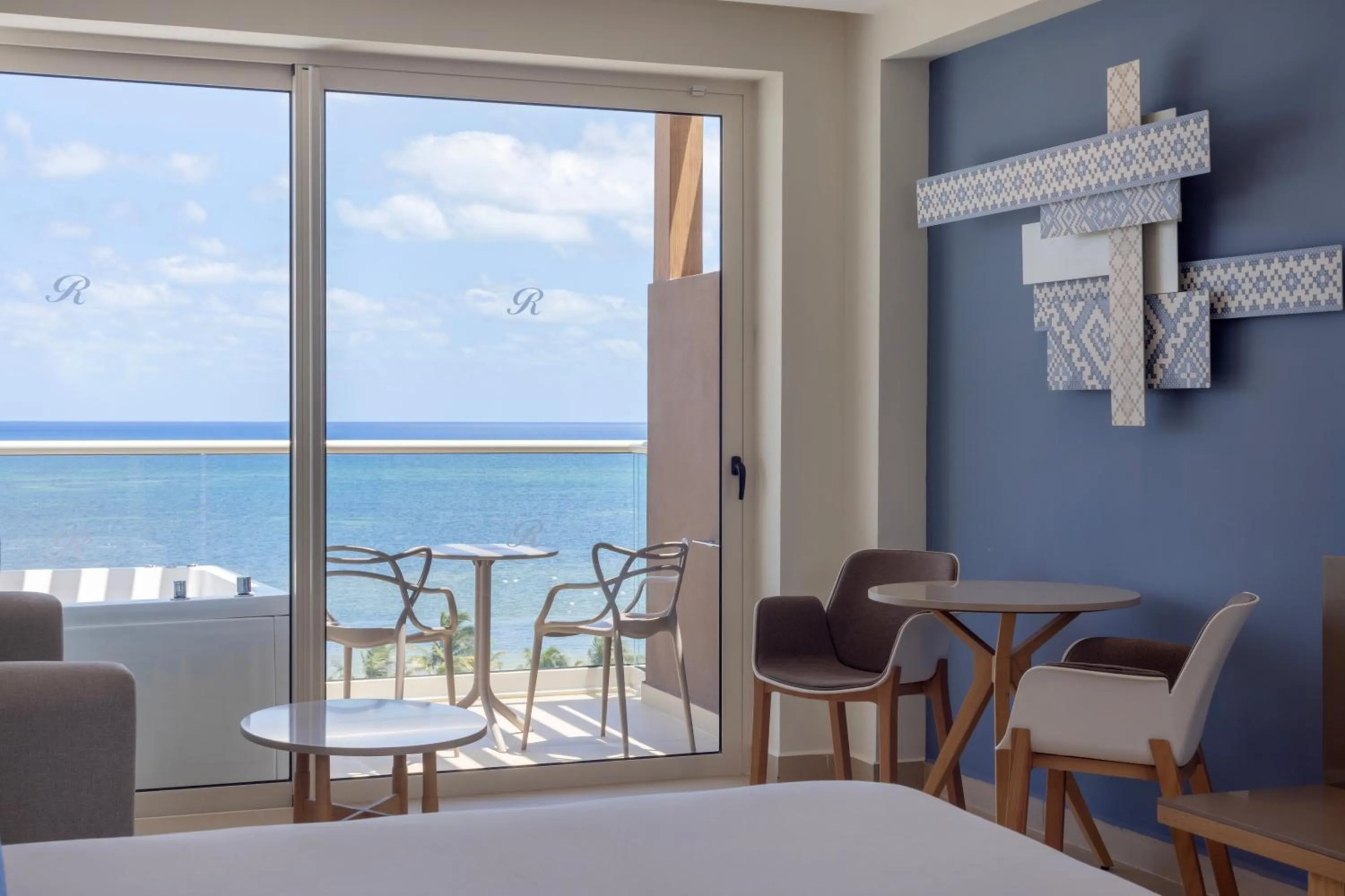 Sea view, Bed in Royalton Splash Riviera Cancun, An Autograph Collection All-Inclusive Resort