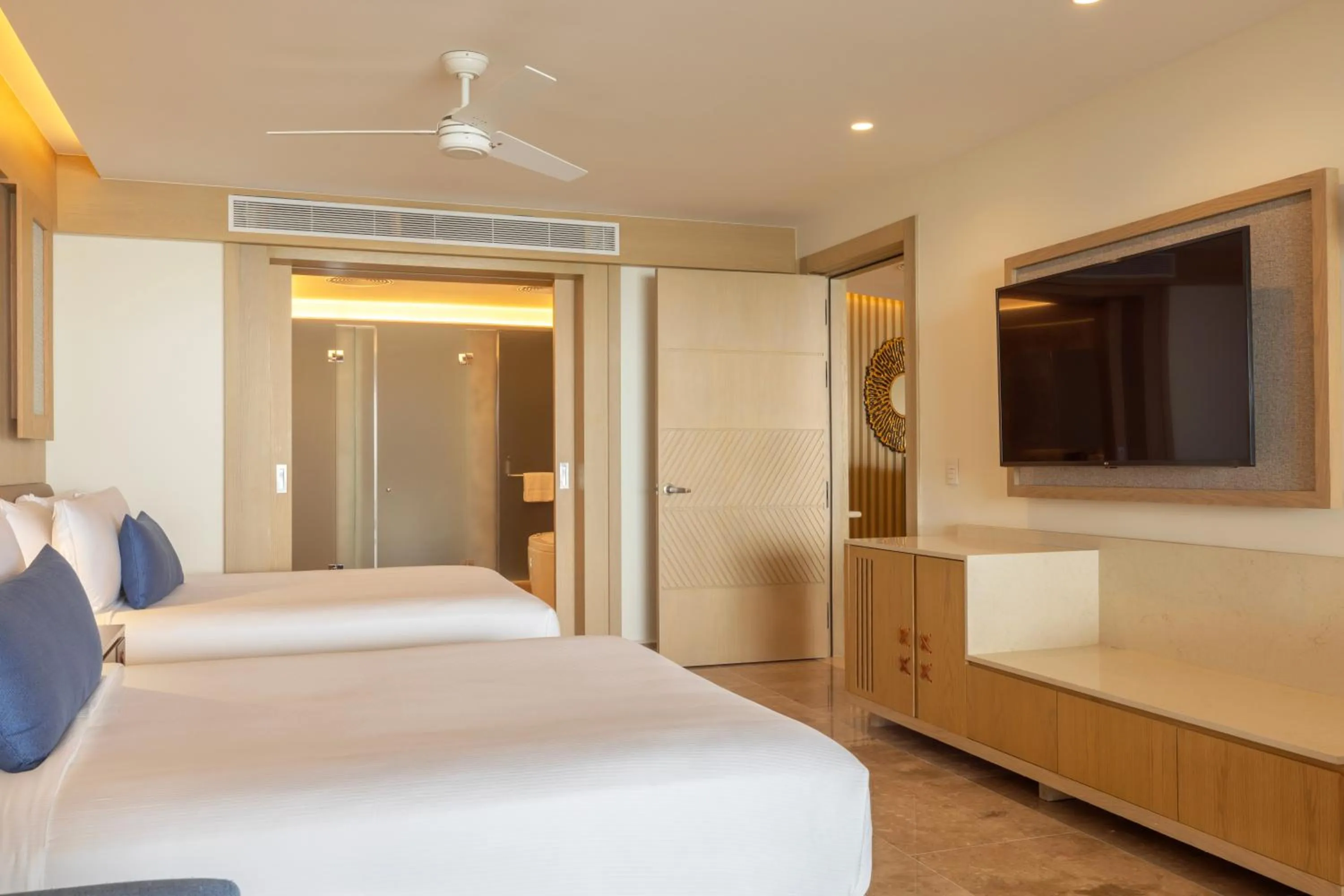Bedroom, Bed in Royalton Splash Riviera Cancun, An Autograph Collection All-Inclusive Resort