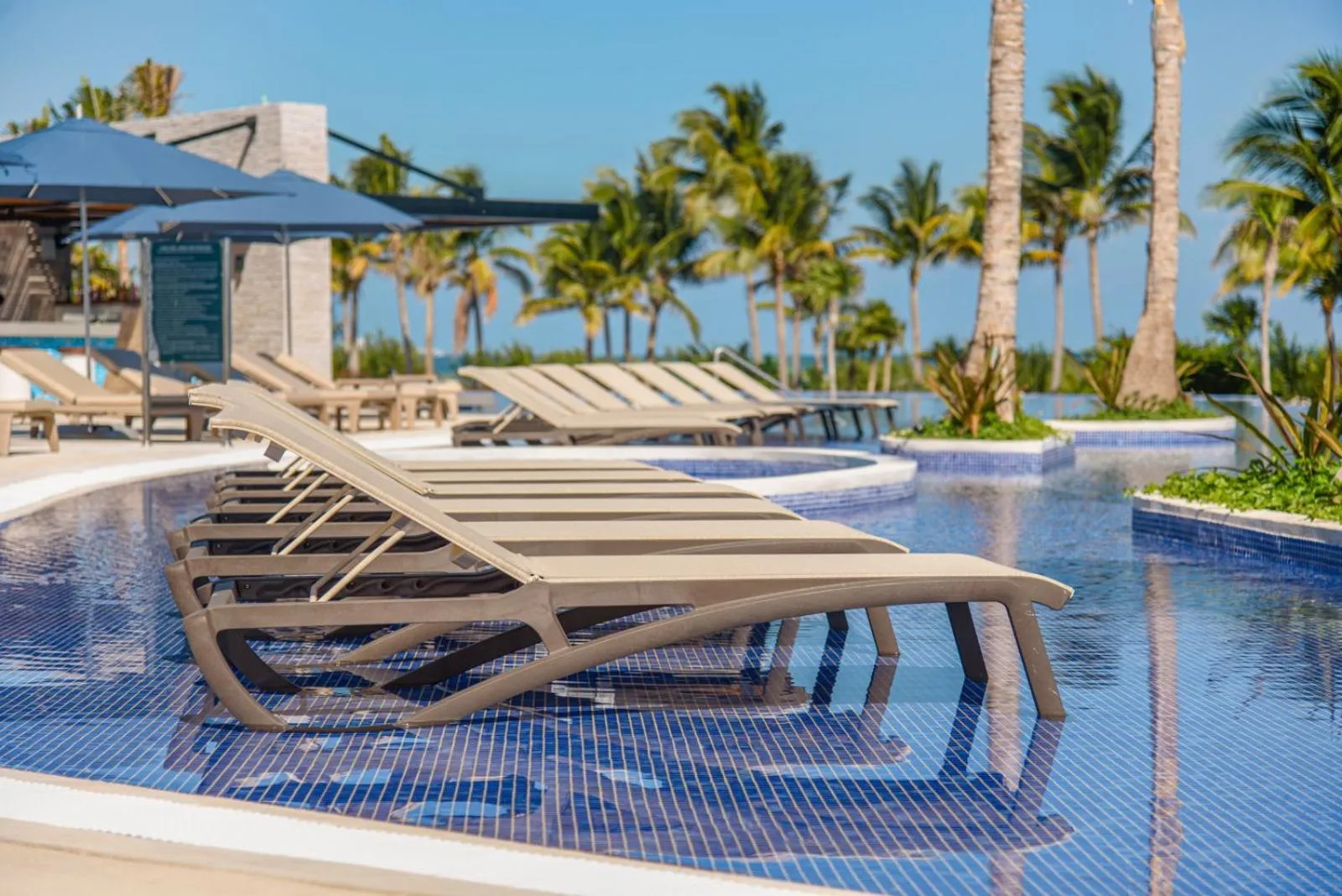 Swimming pool in Royalton Splash Riviera Cancun, An Autograph Collection All-Inclusive Resort