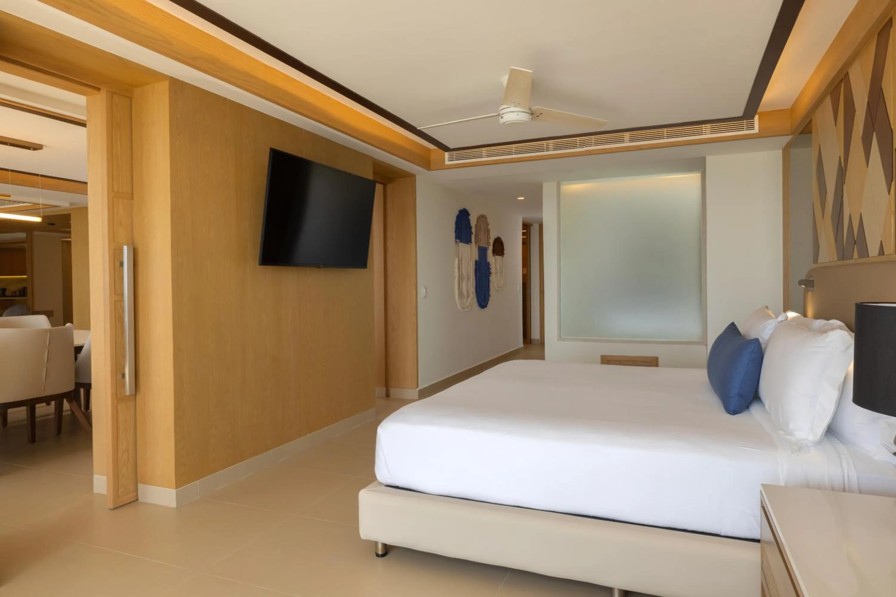Bedroom, Bed in Royalton Splash Riviera Cancun, An Autograph Collection All-Inclusive Resort