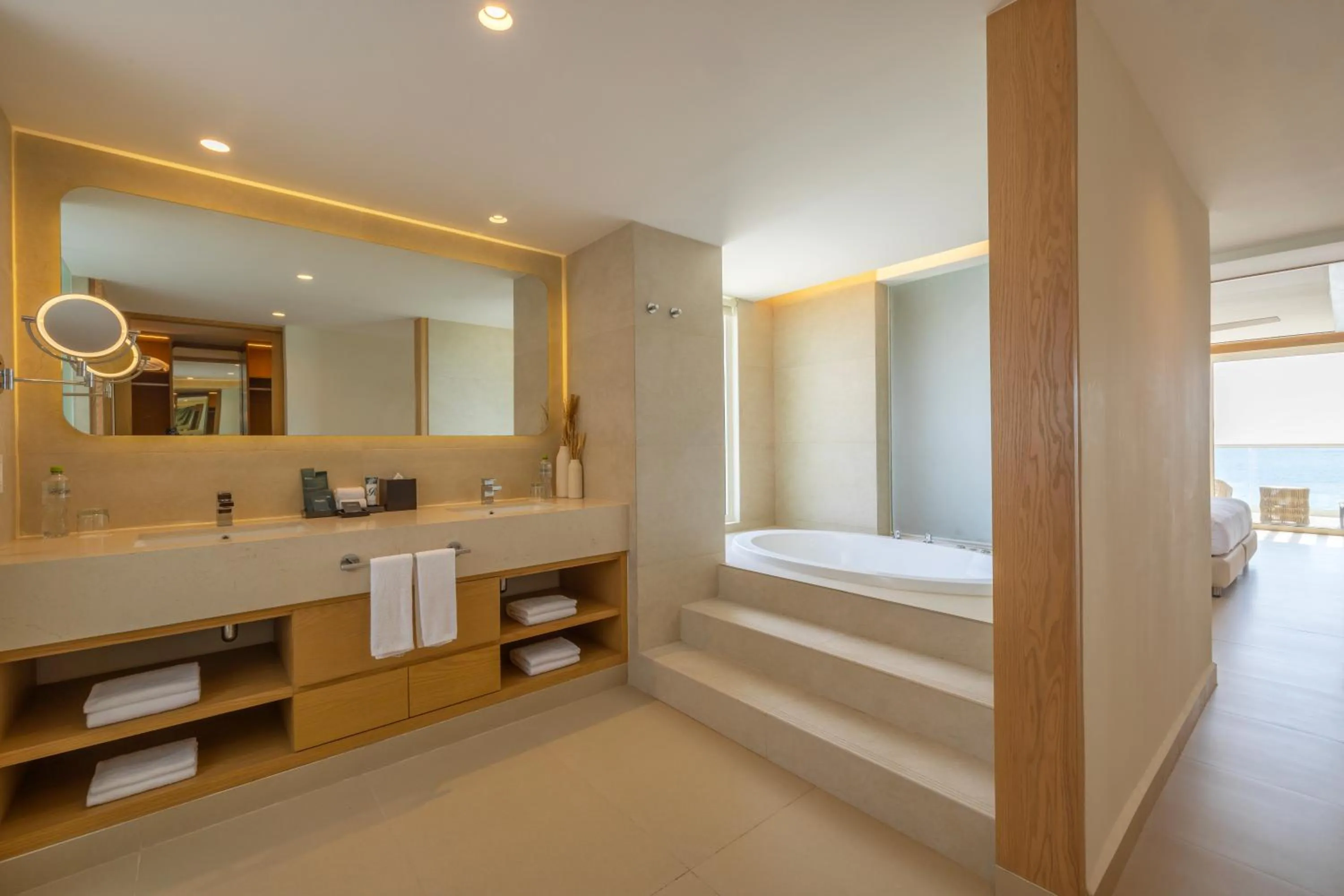 Bathroom, Bed in Royalton Splash Riviera Cancun, An Autograph Collection All-Inclusive Resort