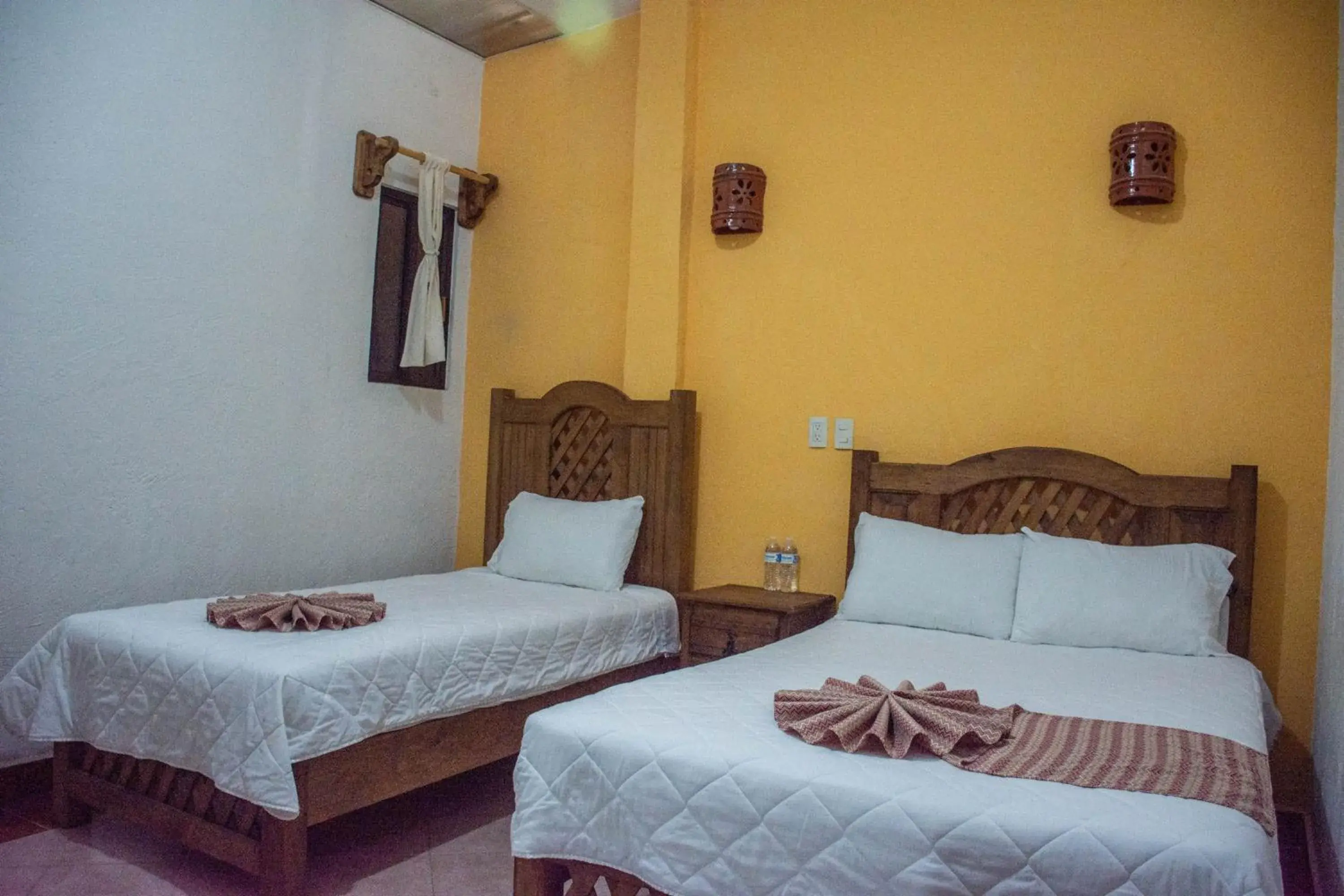 Twin Room in Hotel Real del Carmen - Ideal para familias y parejas Twin Room in Hotel Real del Carmen - Ideal para familias y parejas