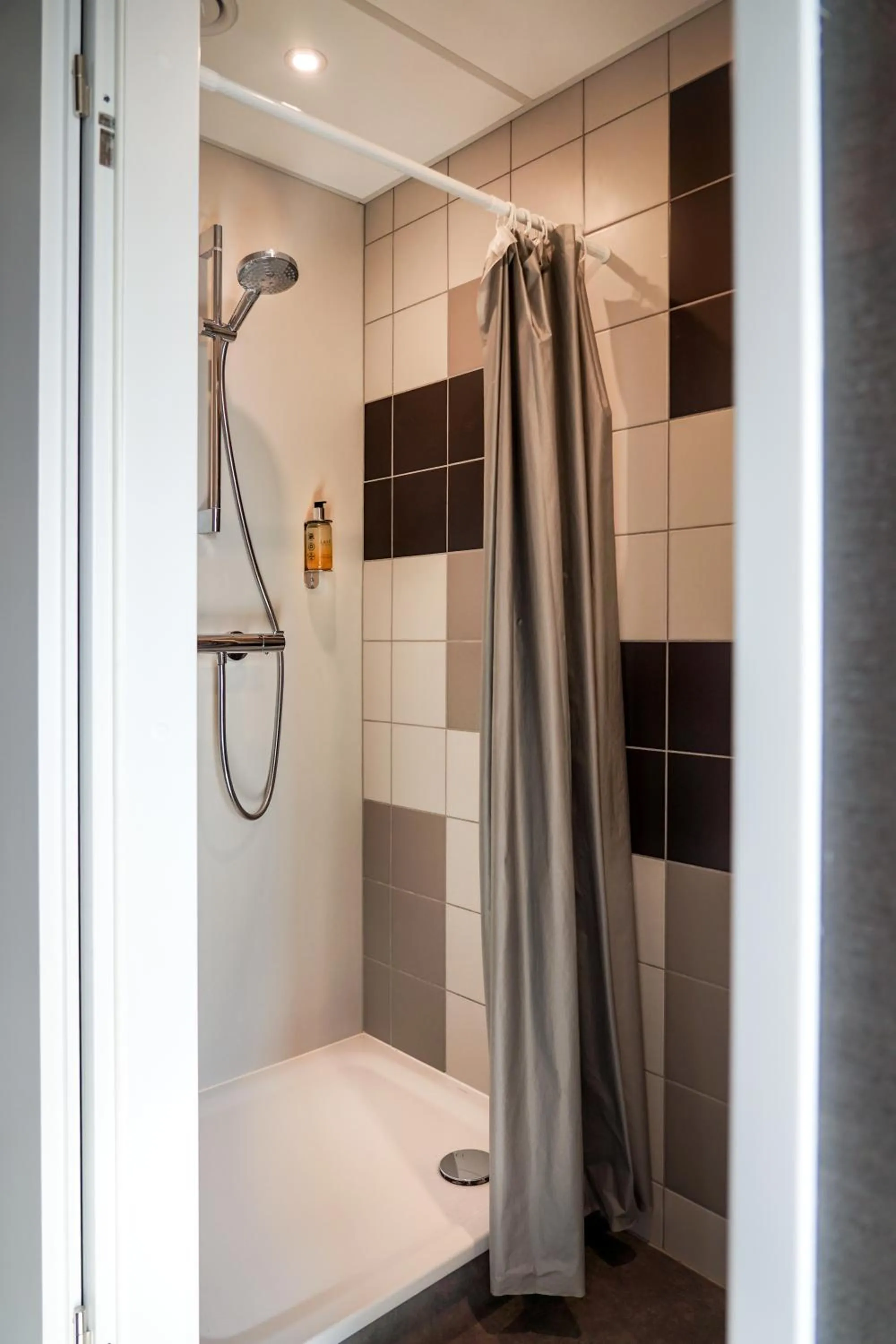 Shower in Easy One Premium Art