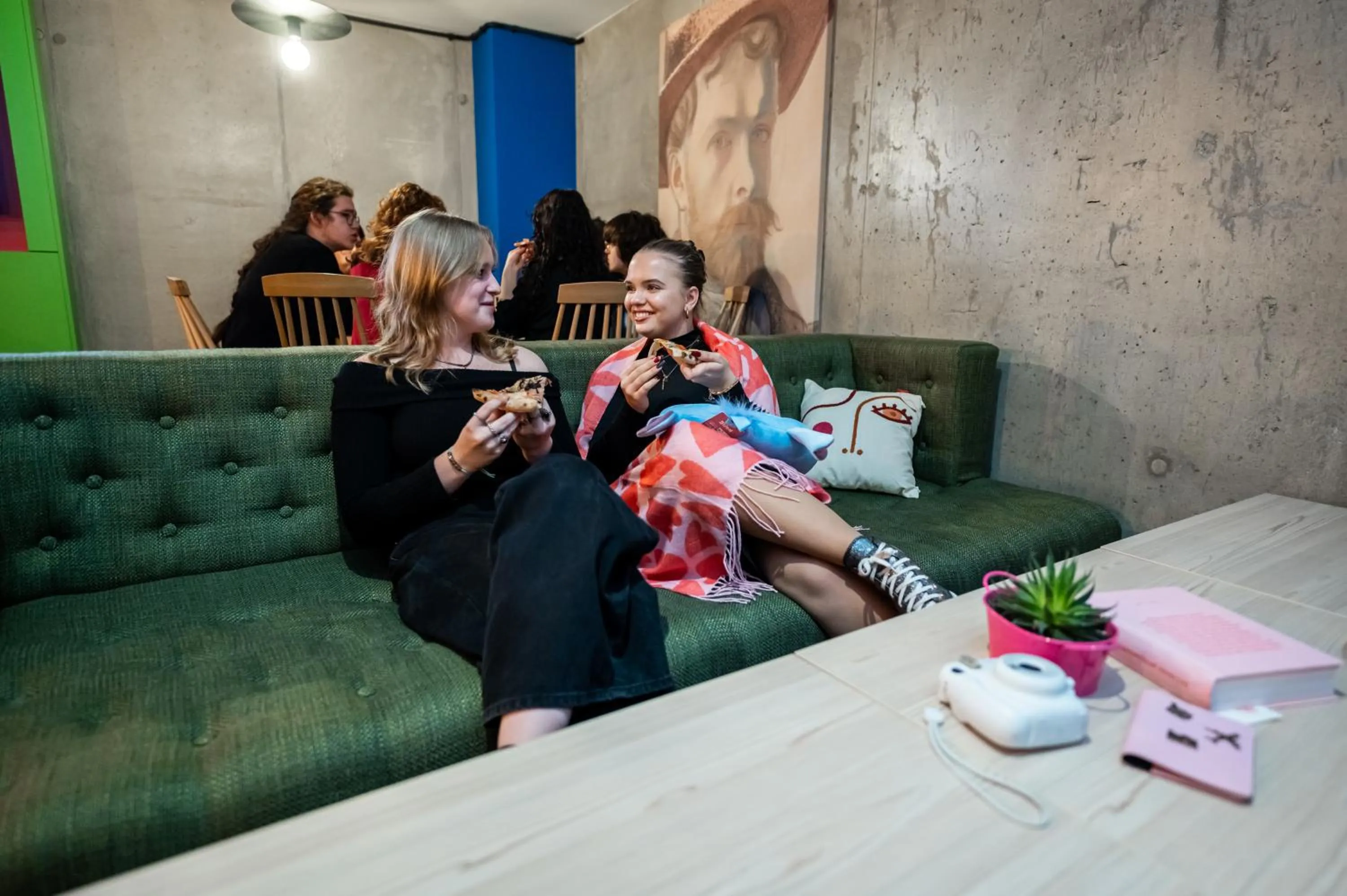 Seating area in Easy One Premium Art