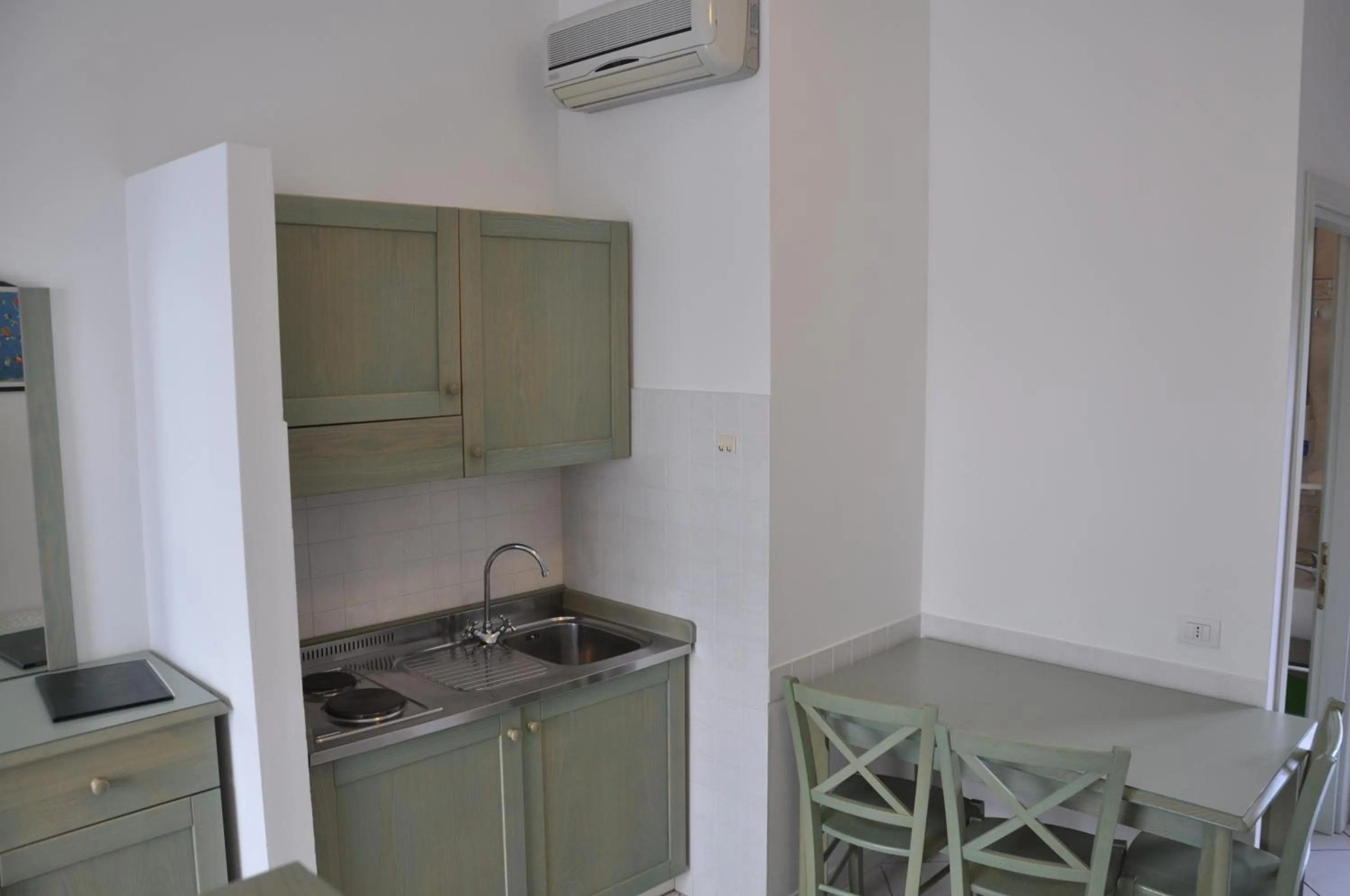 Kitchen or kitchenette in Palm Village