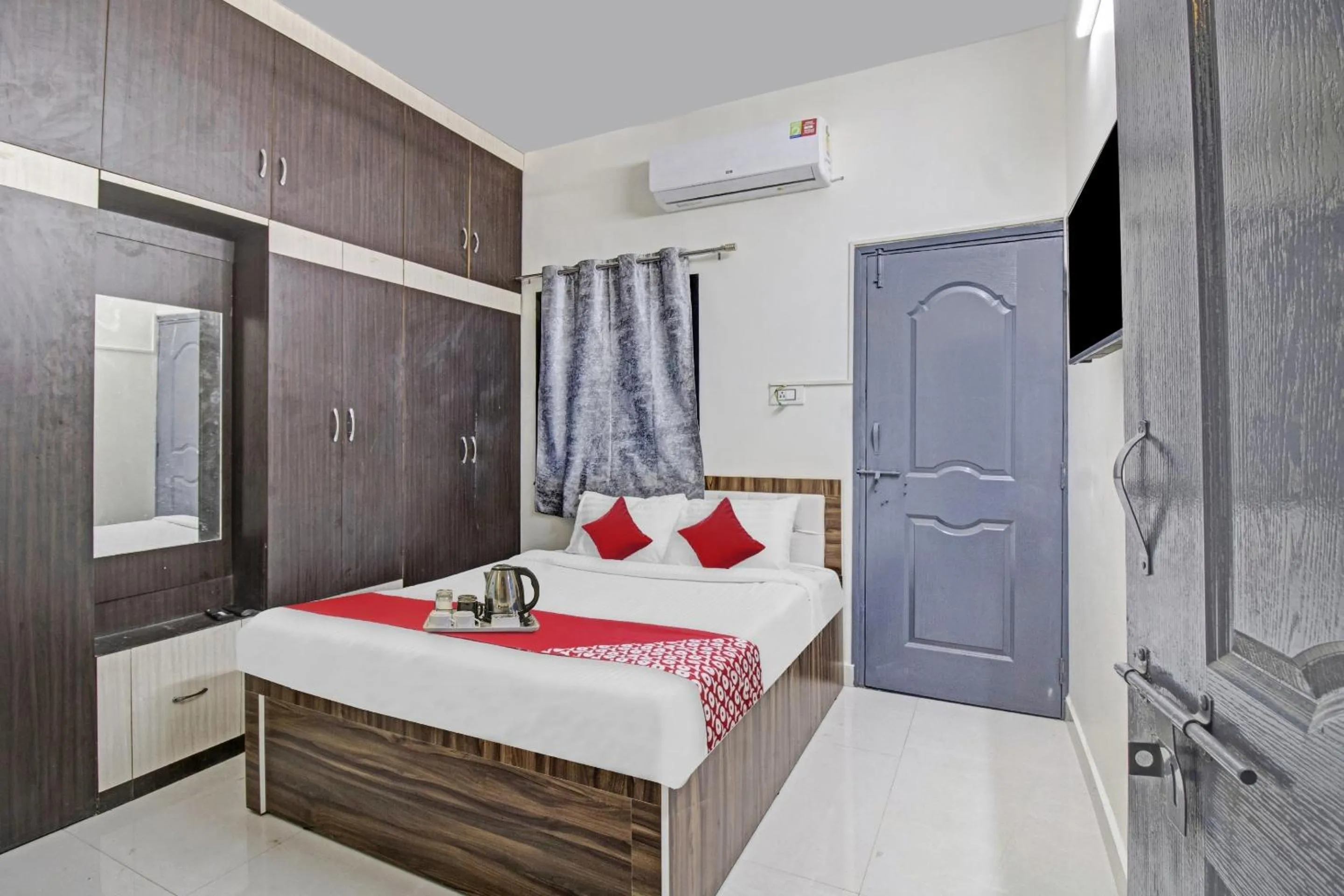 Bedroom, Bed in Hotel O Pritesh Grand