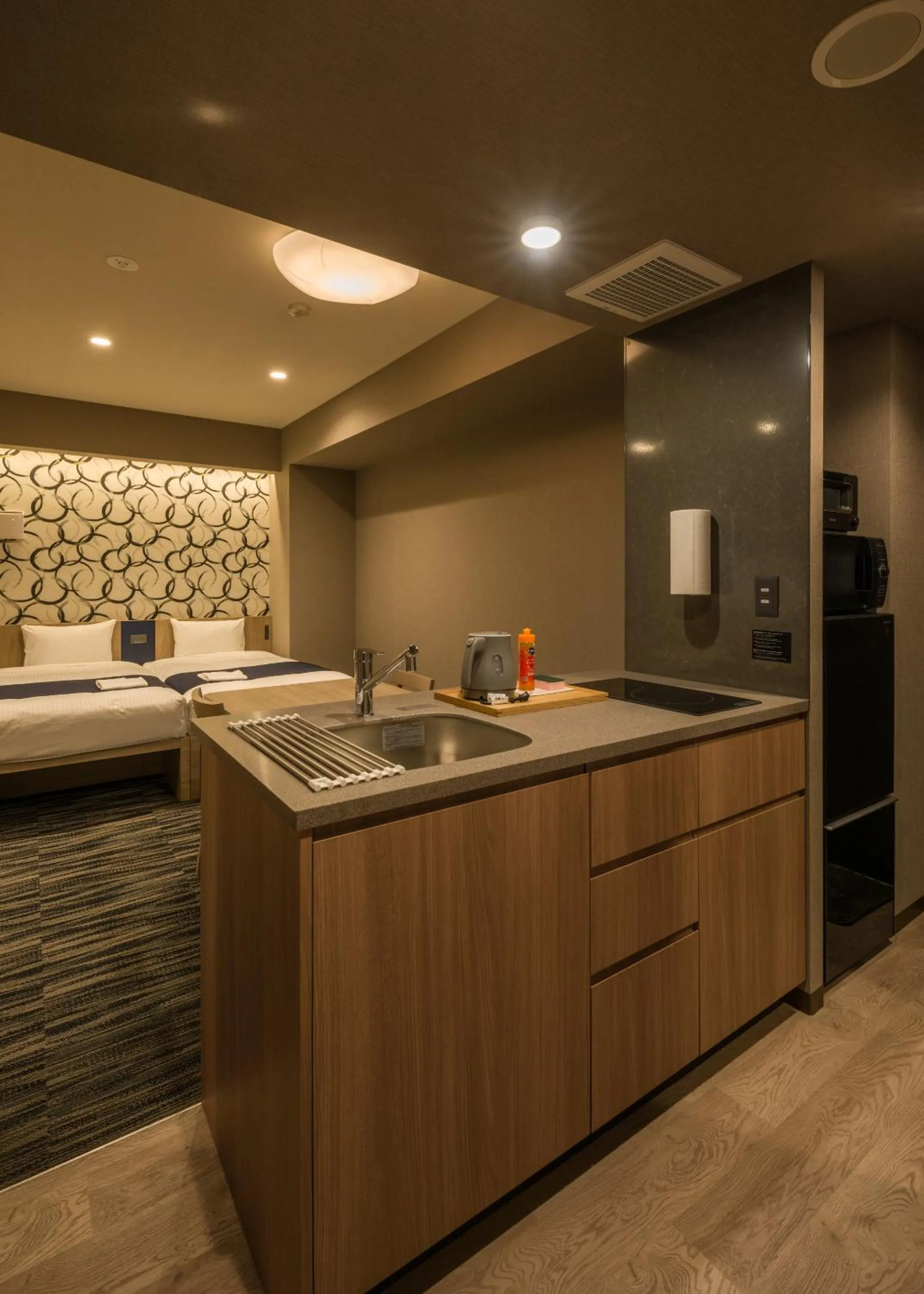 Kitchen or kitchenette, Bed in KOKO HOTEL Residence Asakusa Kappabashi