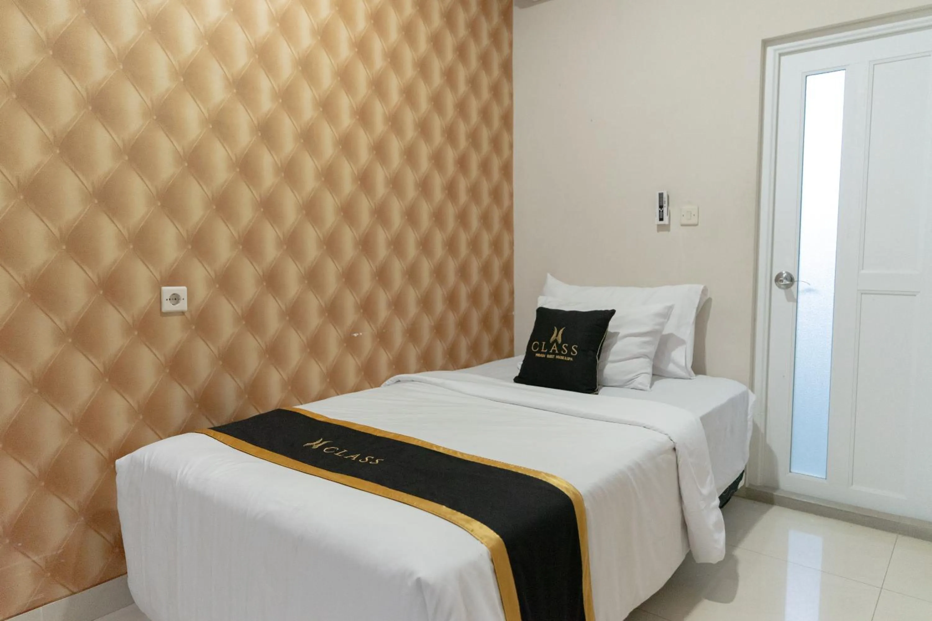 Bed in Class Premium Guest House