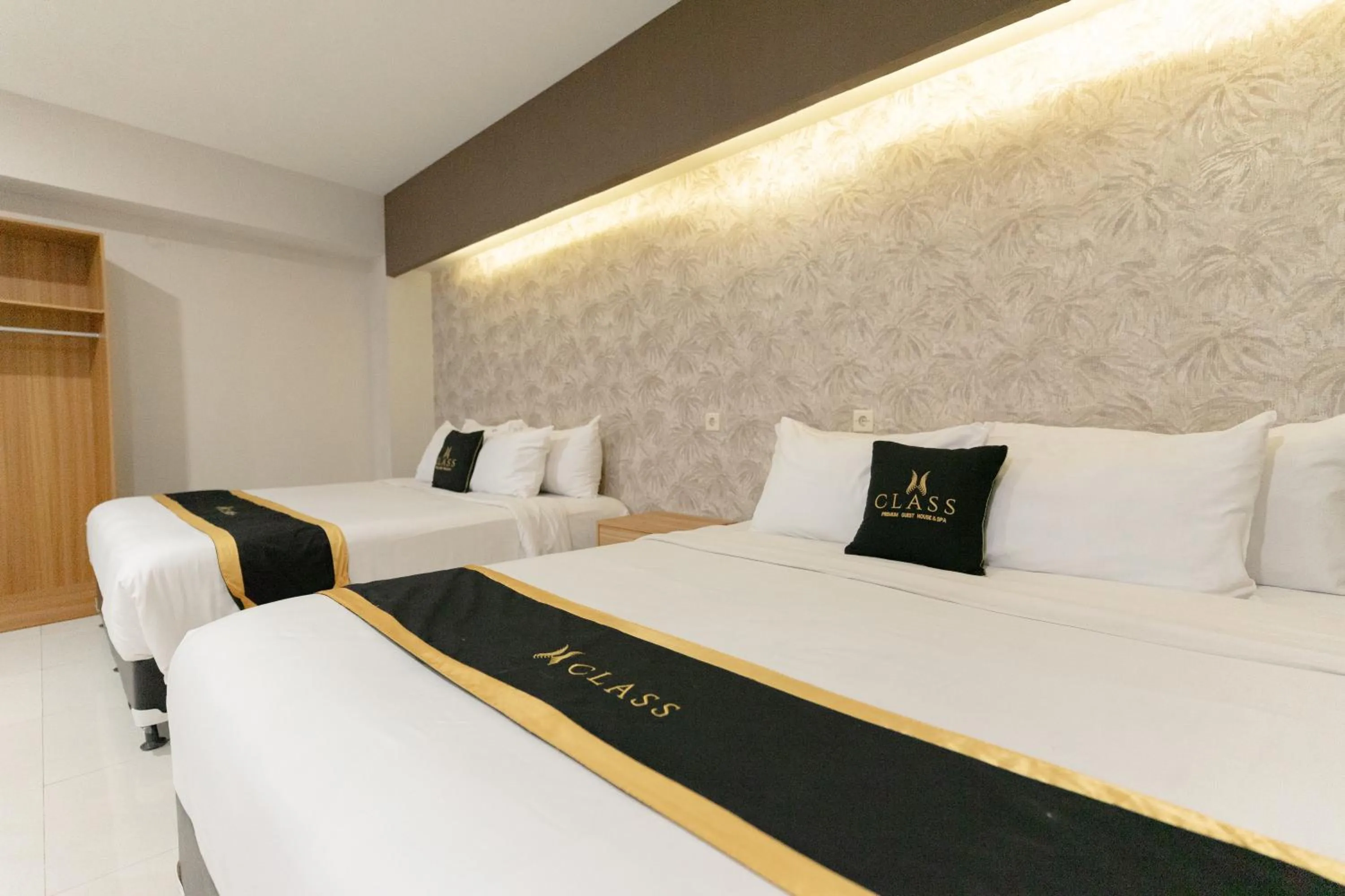 Bed in Class Premium Guest House